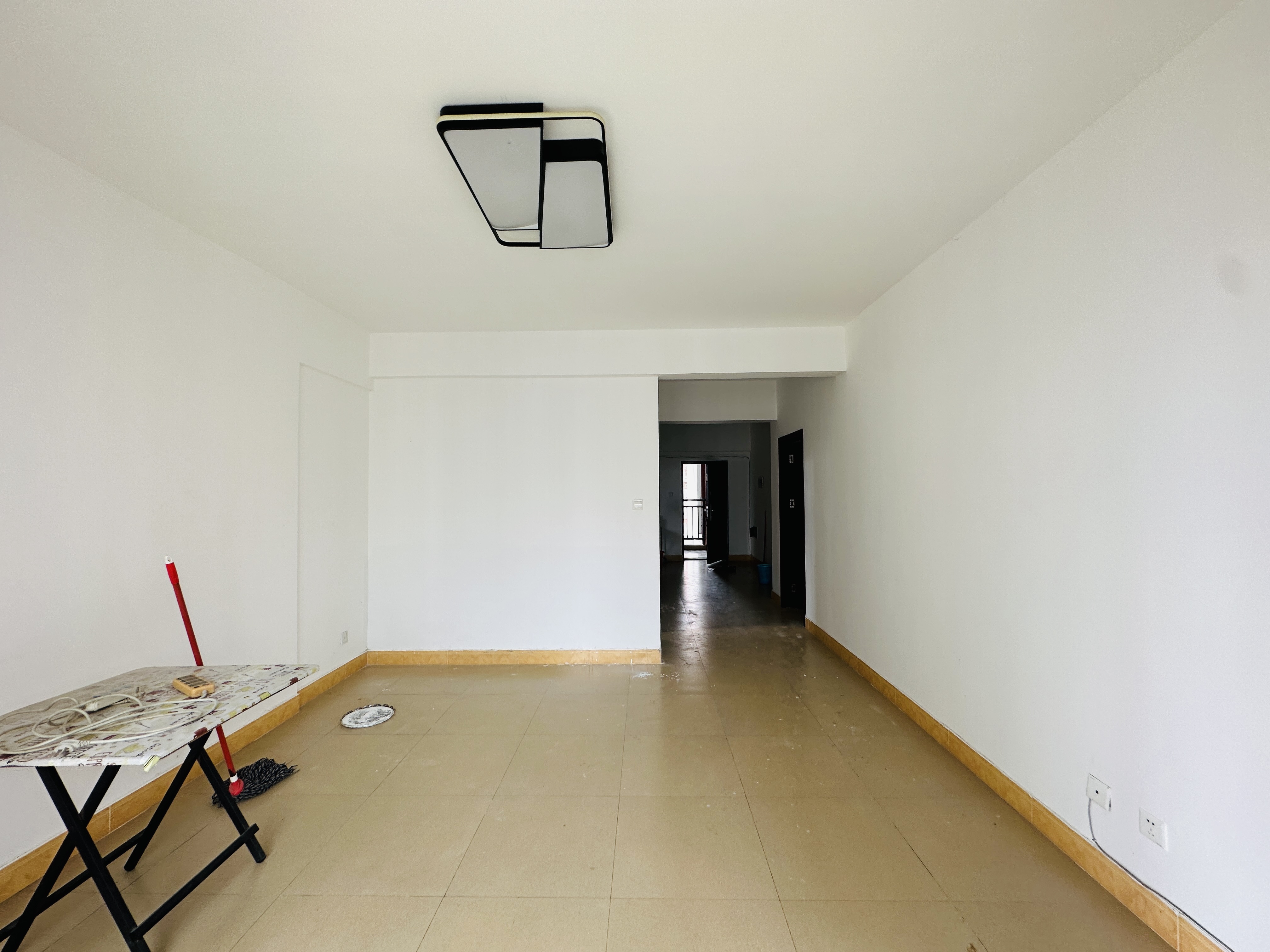 水滨花园一期  2室1厅1卫    70.0万 水滨花园一期  2室1厅1卫    70.0万客厅