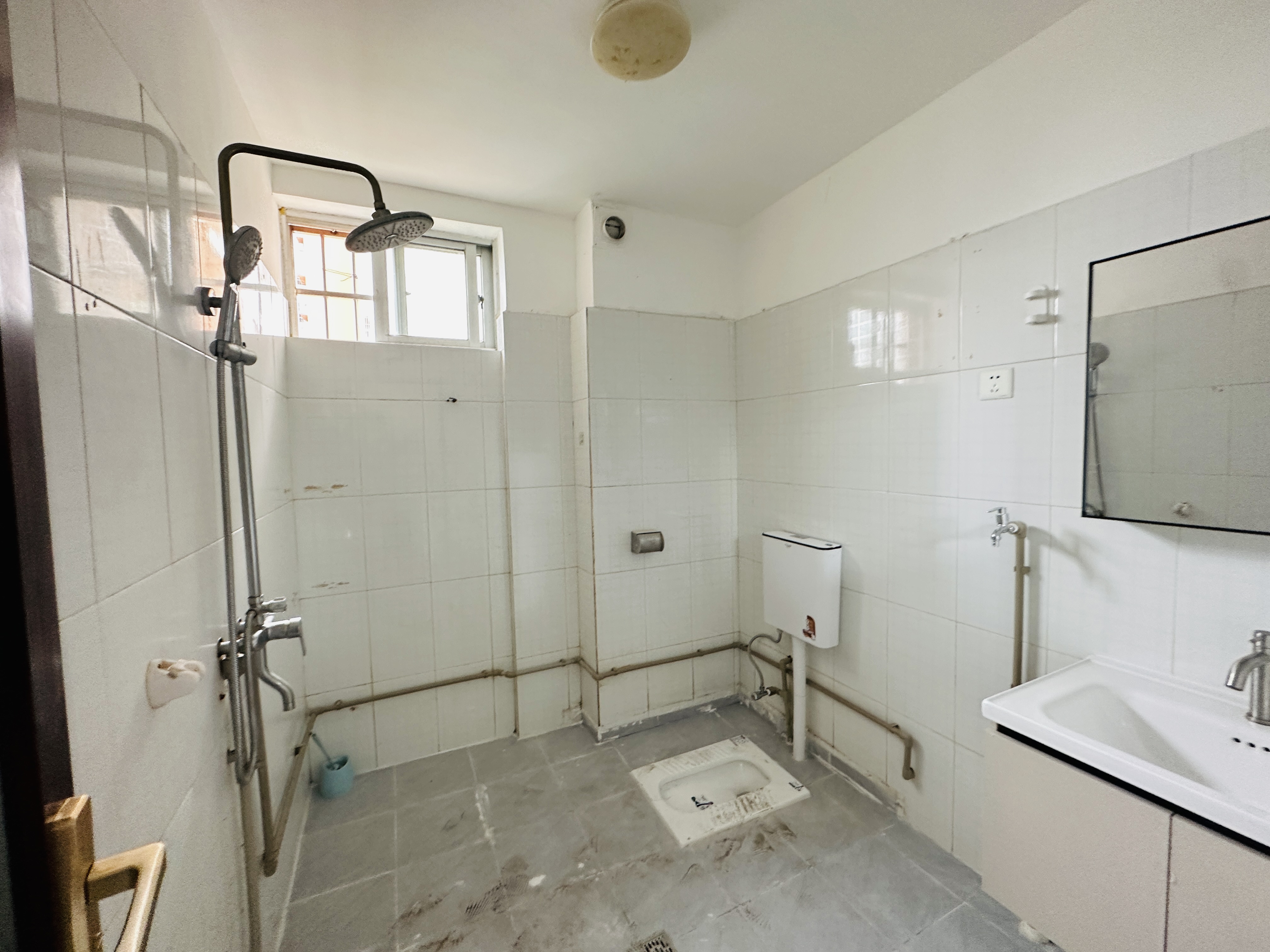 水滨花园一期  2室1厅1卫    70.0万 水滨花园一期  2室1厅1卫    70.0万卫生间