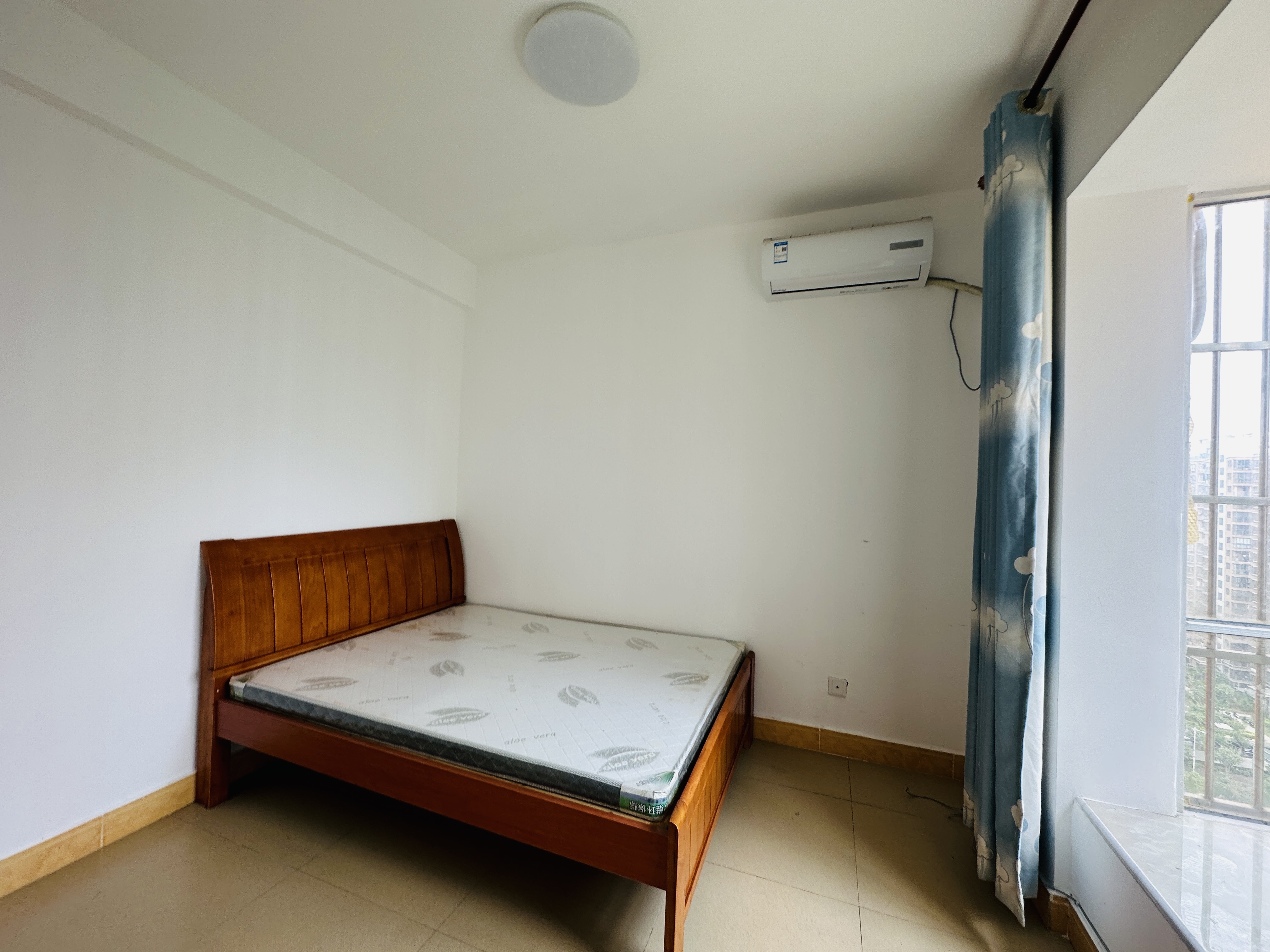 水滨花园一期  2室1厅1卫    70.0万 水滨花园一期  2室1厅1卫    70.0万卧室