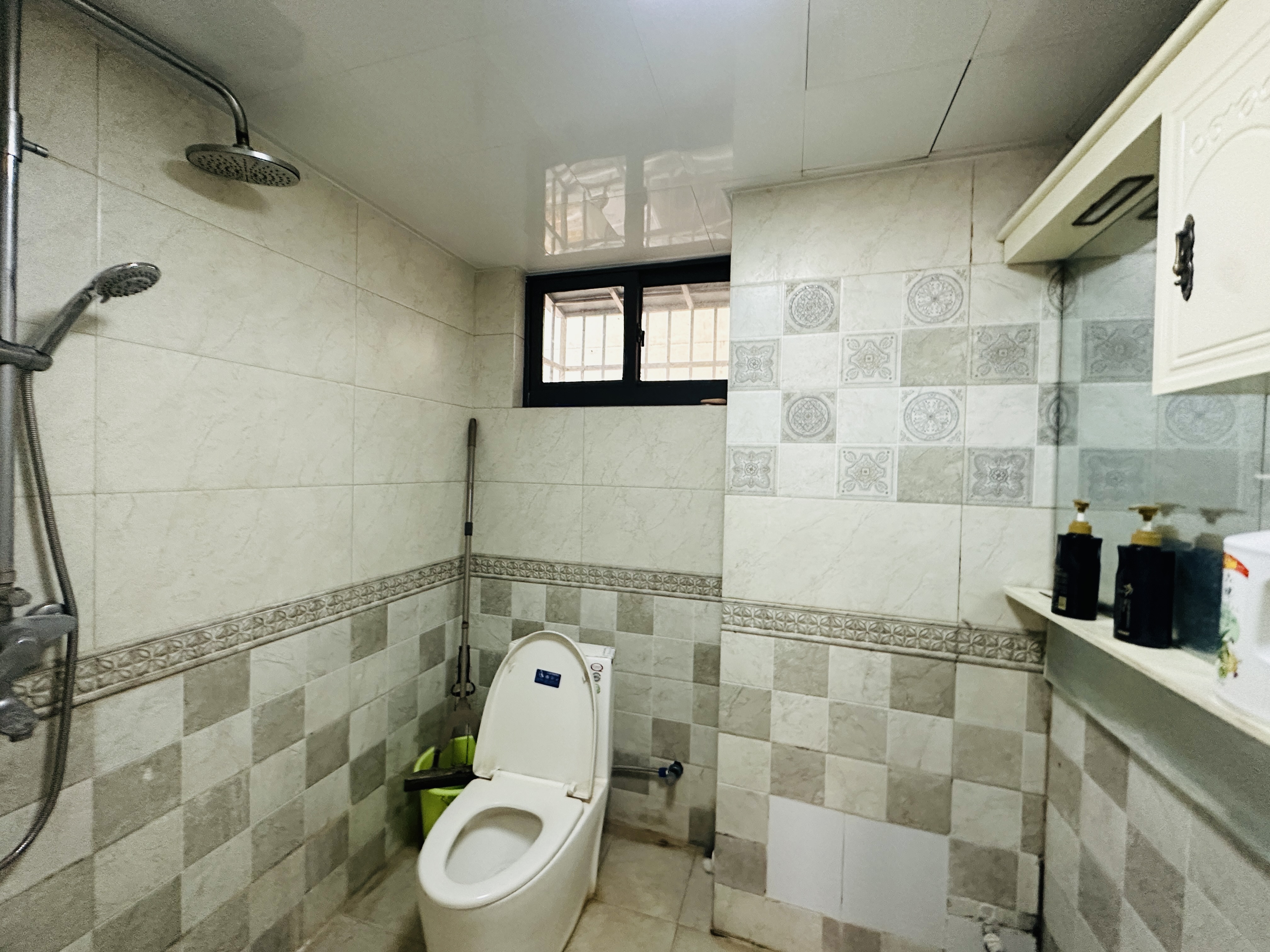 美舍苑 4室2厅2卫 165.0万 美舍苑 4室2厅2卫 165.0万卫生间