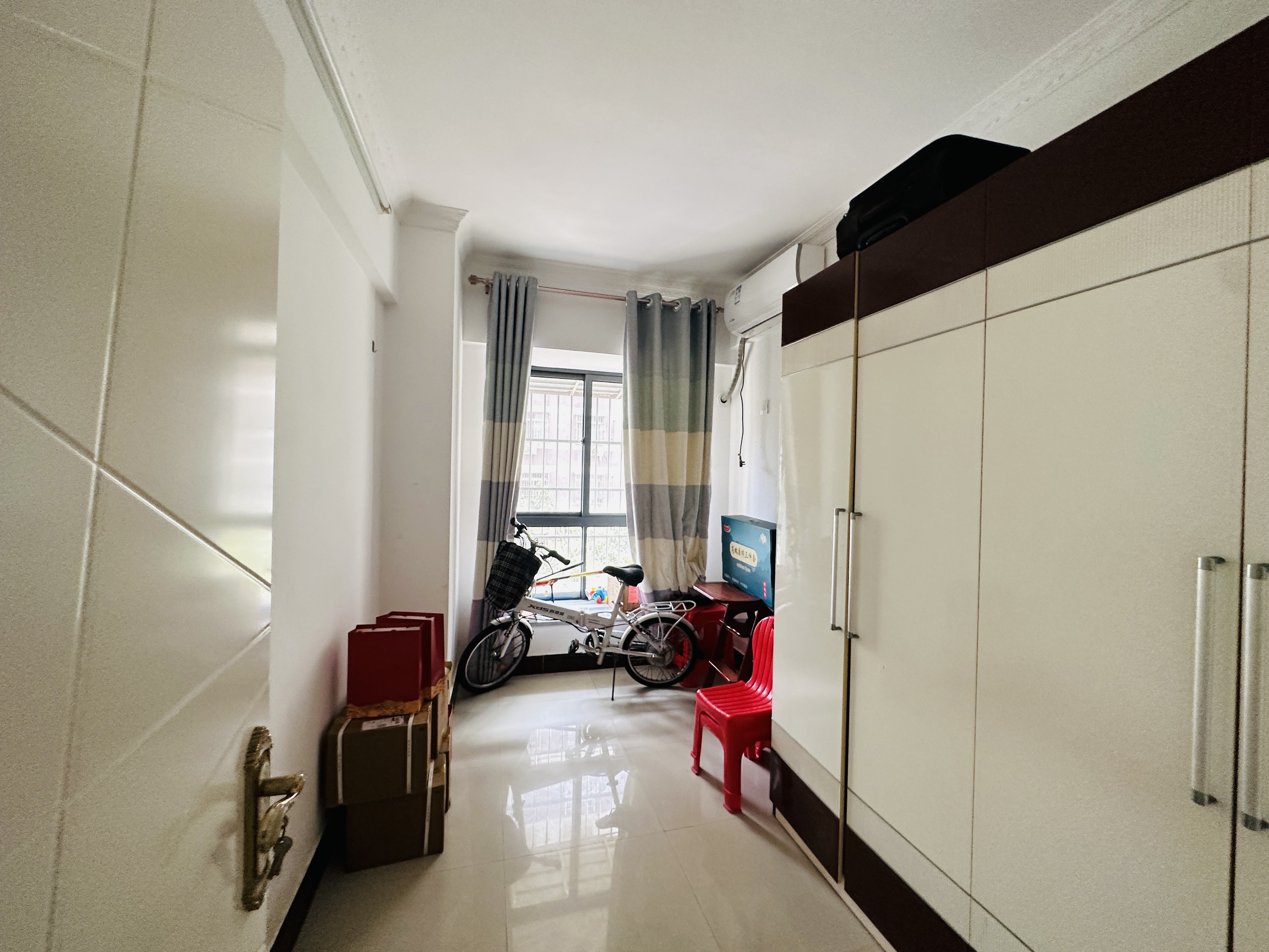 美舍苑 4室2厅2卫 165.0万 美舍苑 4室2厅2卫 165.0万其他