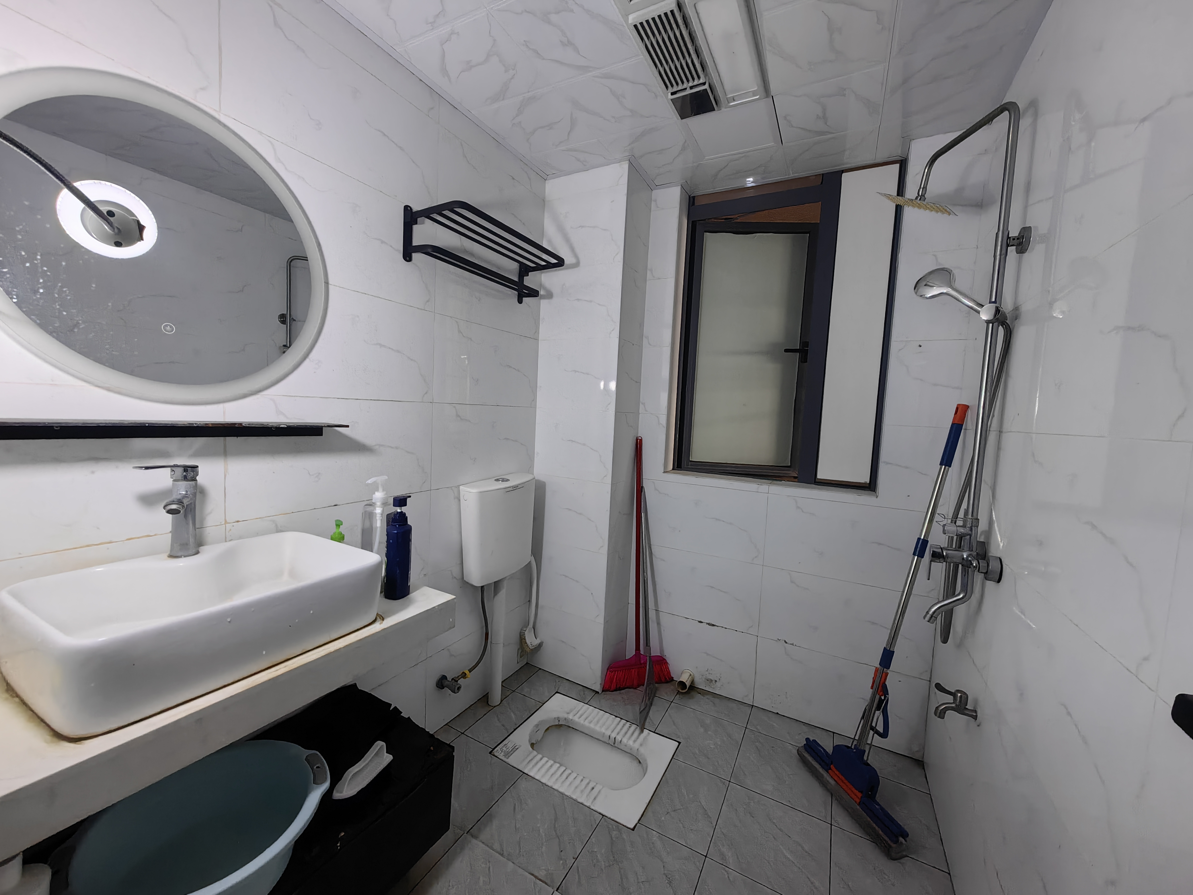 山水洲城华晨第一城 1室1厅1卫 26.8万 山水洲城华晨第一城 1室1厅1卫 26.8万室内图