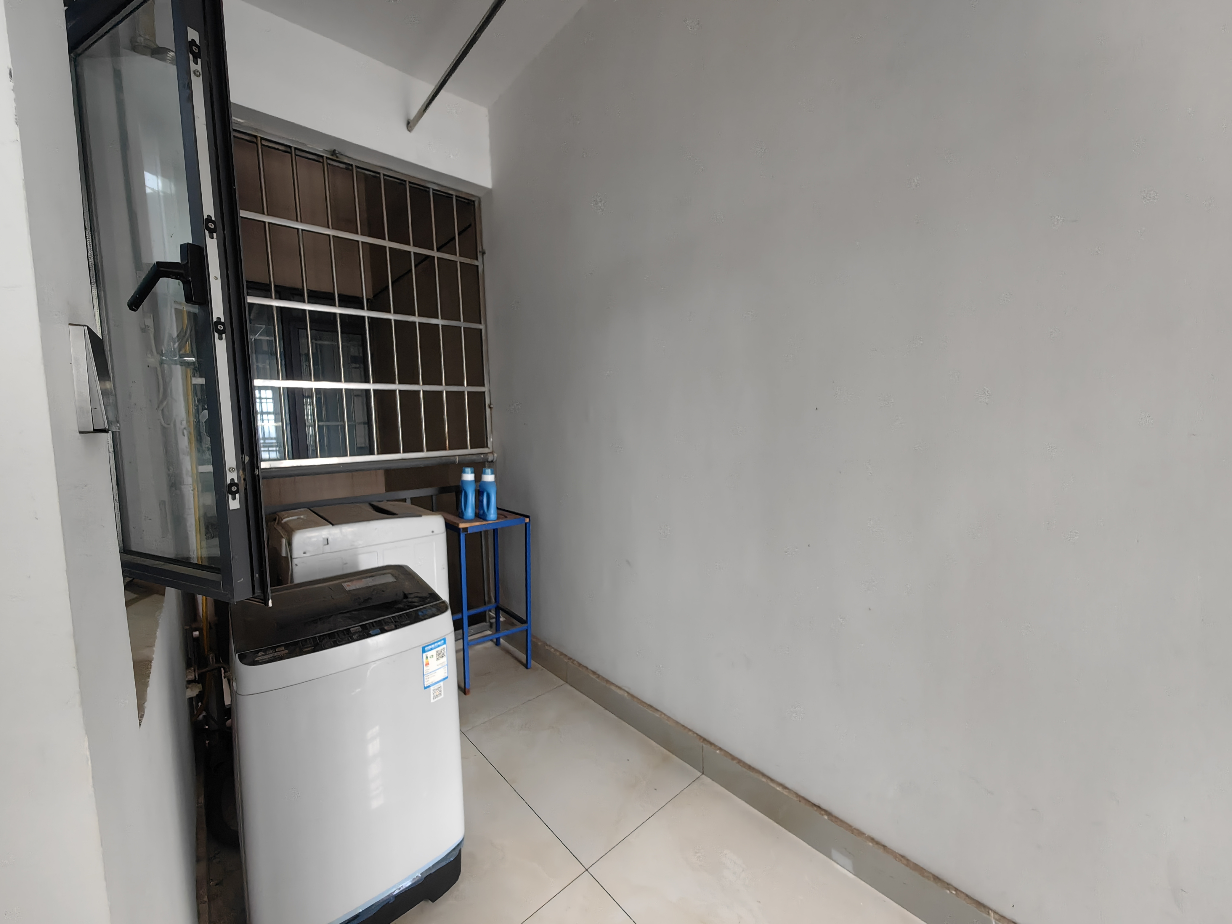 山水洲城华晨第一城 1室1厅1卫 26.8万 山水洲城华晨第一城 1室1厅1卫 26.8万室内图