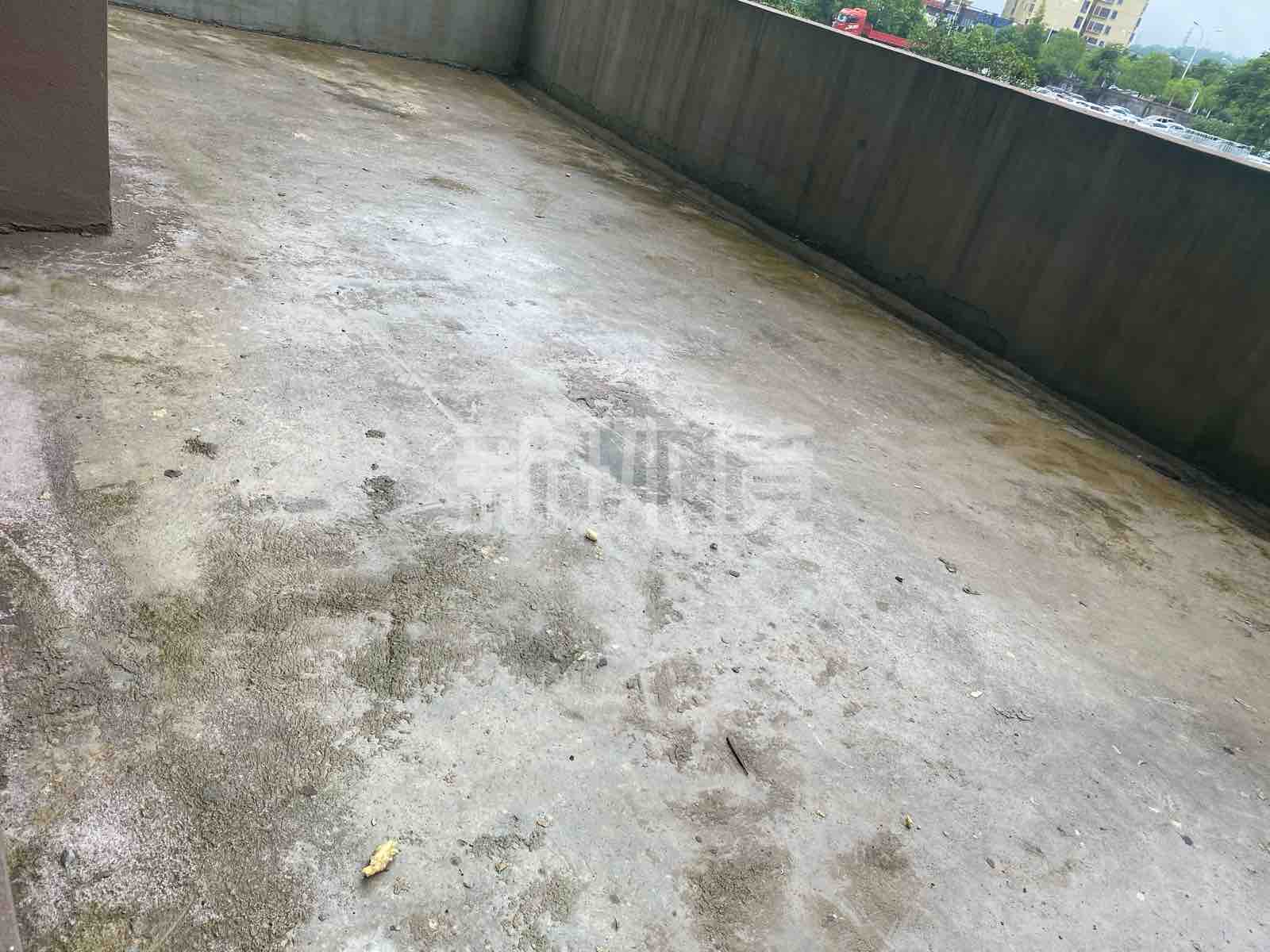 丽景水苑  4室2厅2卫   84.50万客厅
