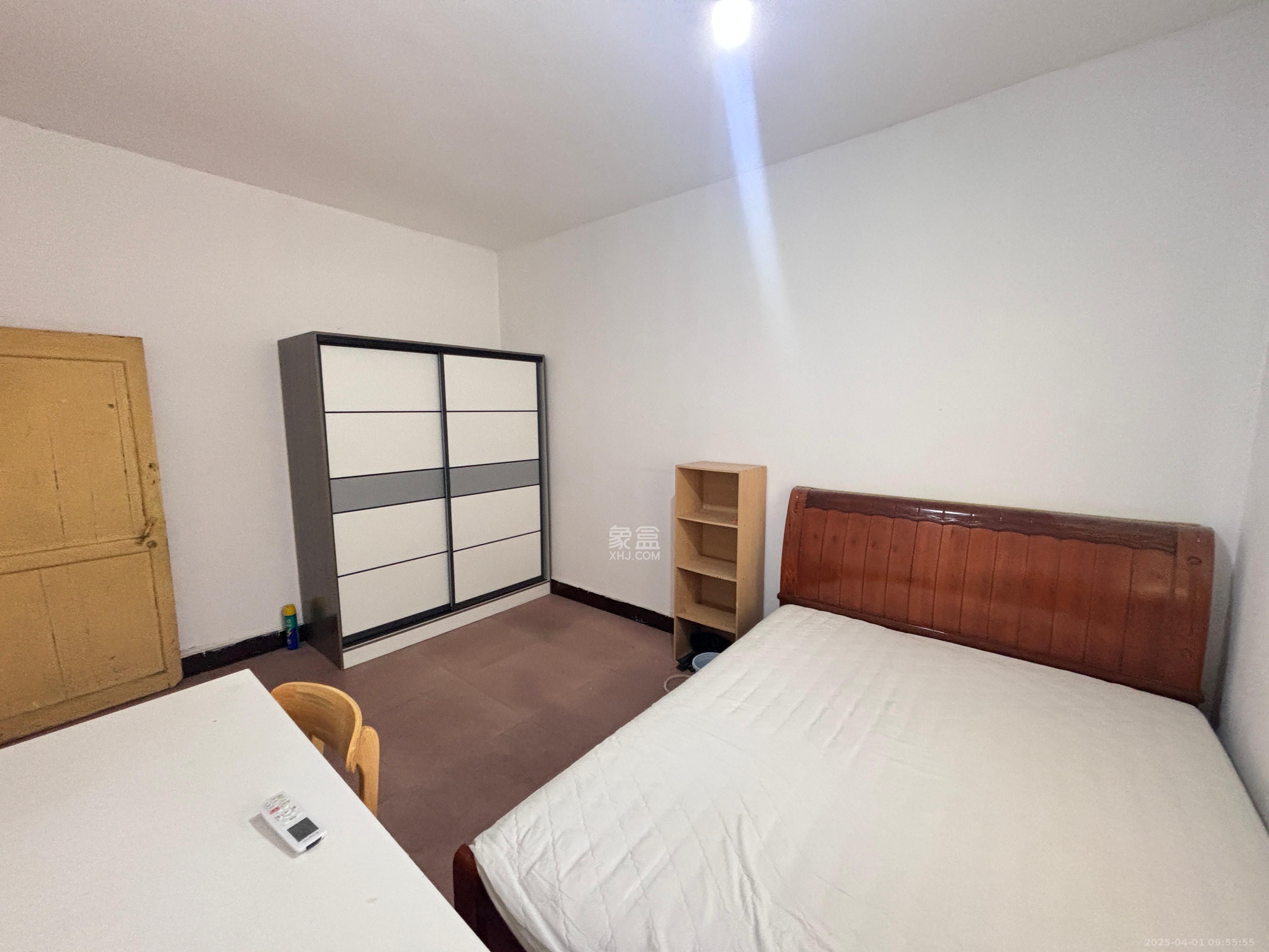 伞厂宿舍  2室2厅1卫    1400.0元/月室内图
