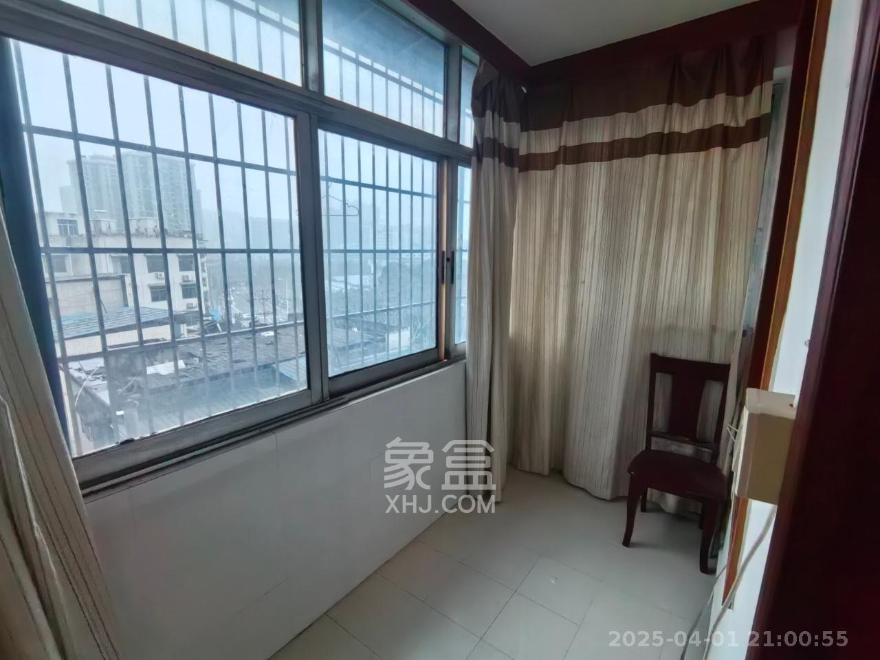 赤岗公寓  3室2厅2卫   1600.00元/月室内图