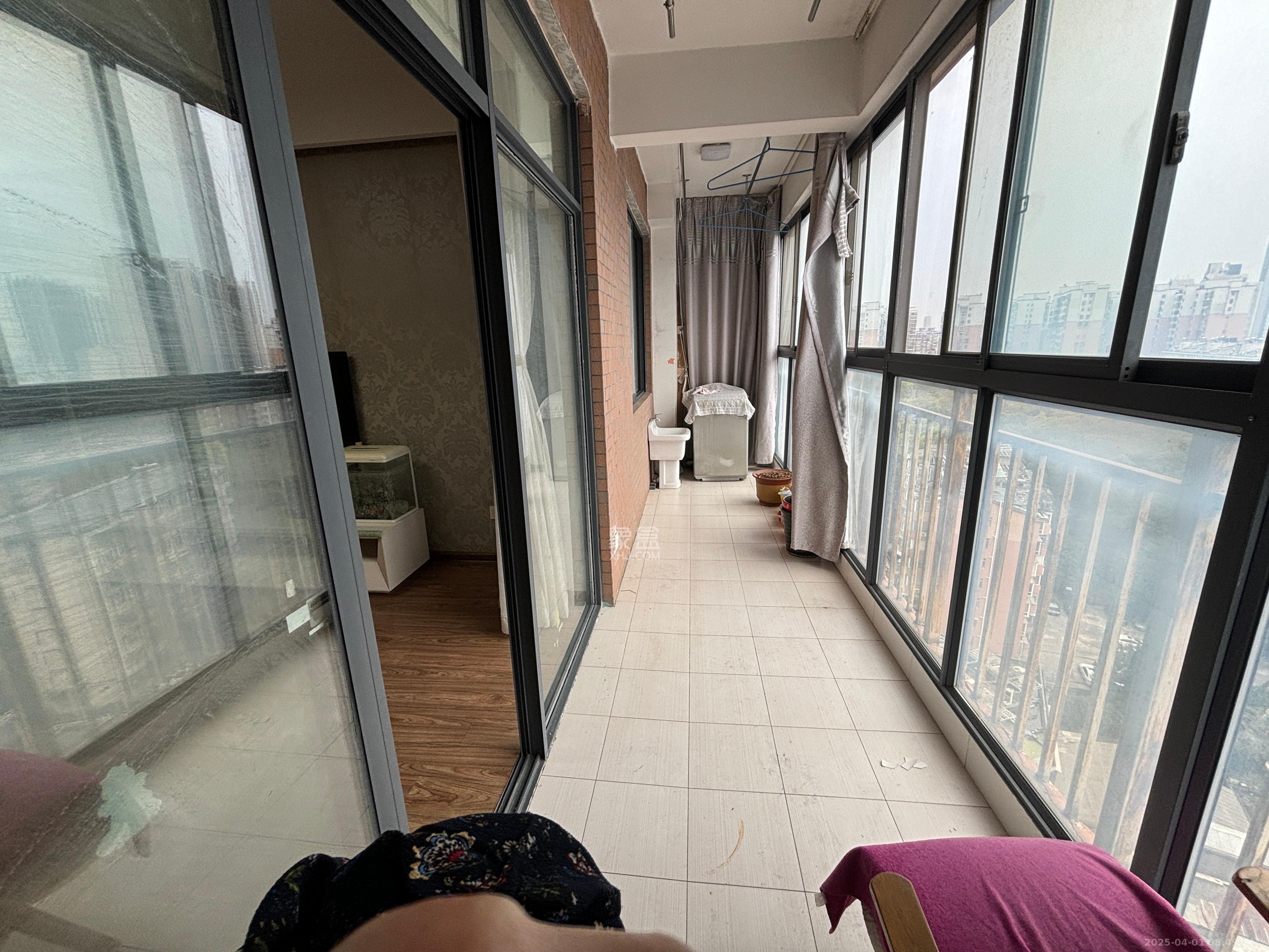 金领家族 2室2厅1卫 1800.0元/月 金领家族 2室2厅1卫 1800.0元/月室内图