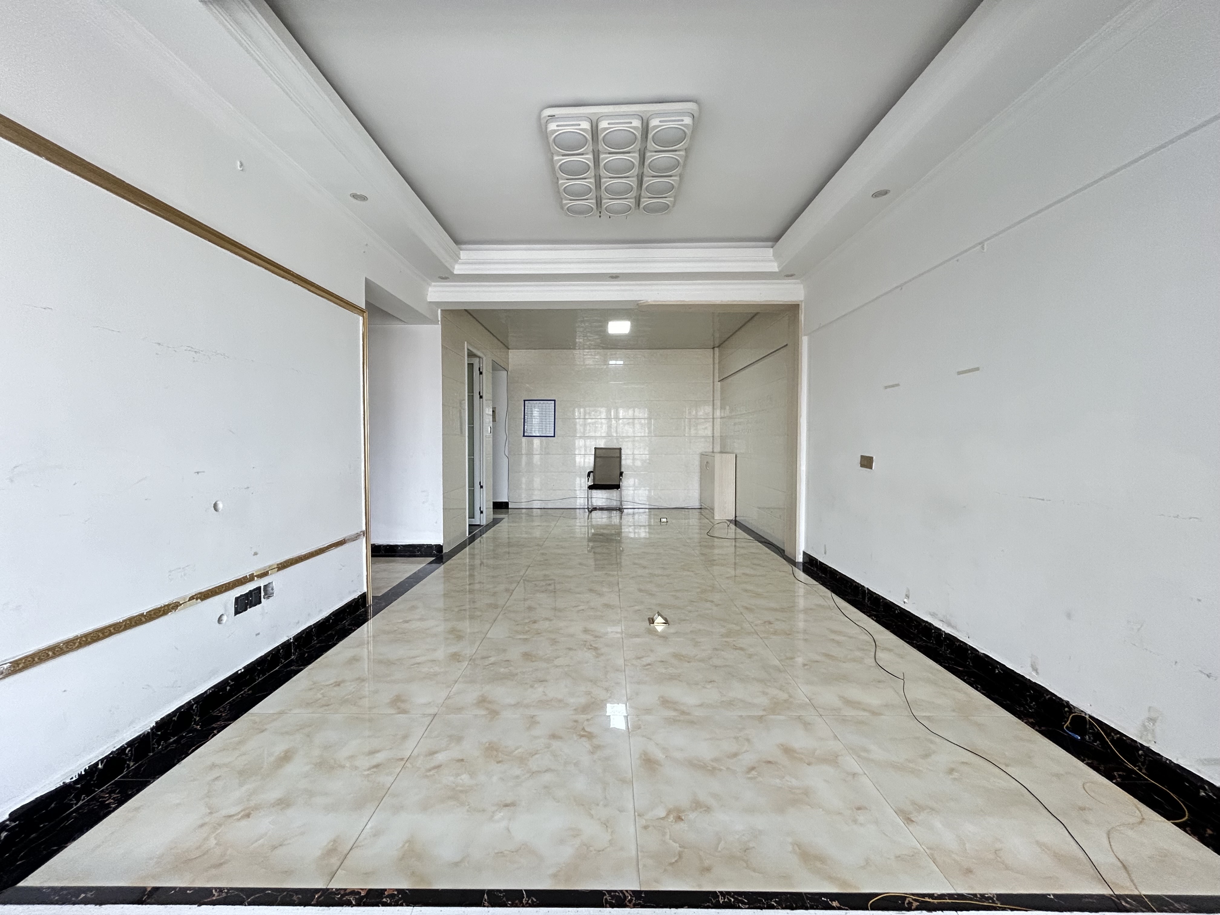 逸臣广场 2室2厅1卫 1500.0元/月 逸臣广场 2室2厅1卫 1500.0元/月室内图