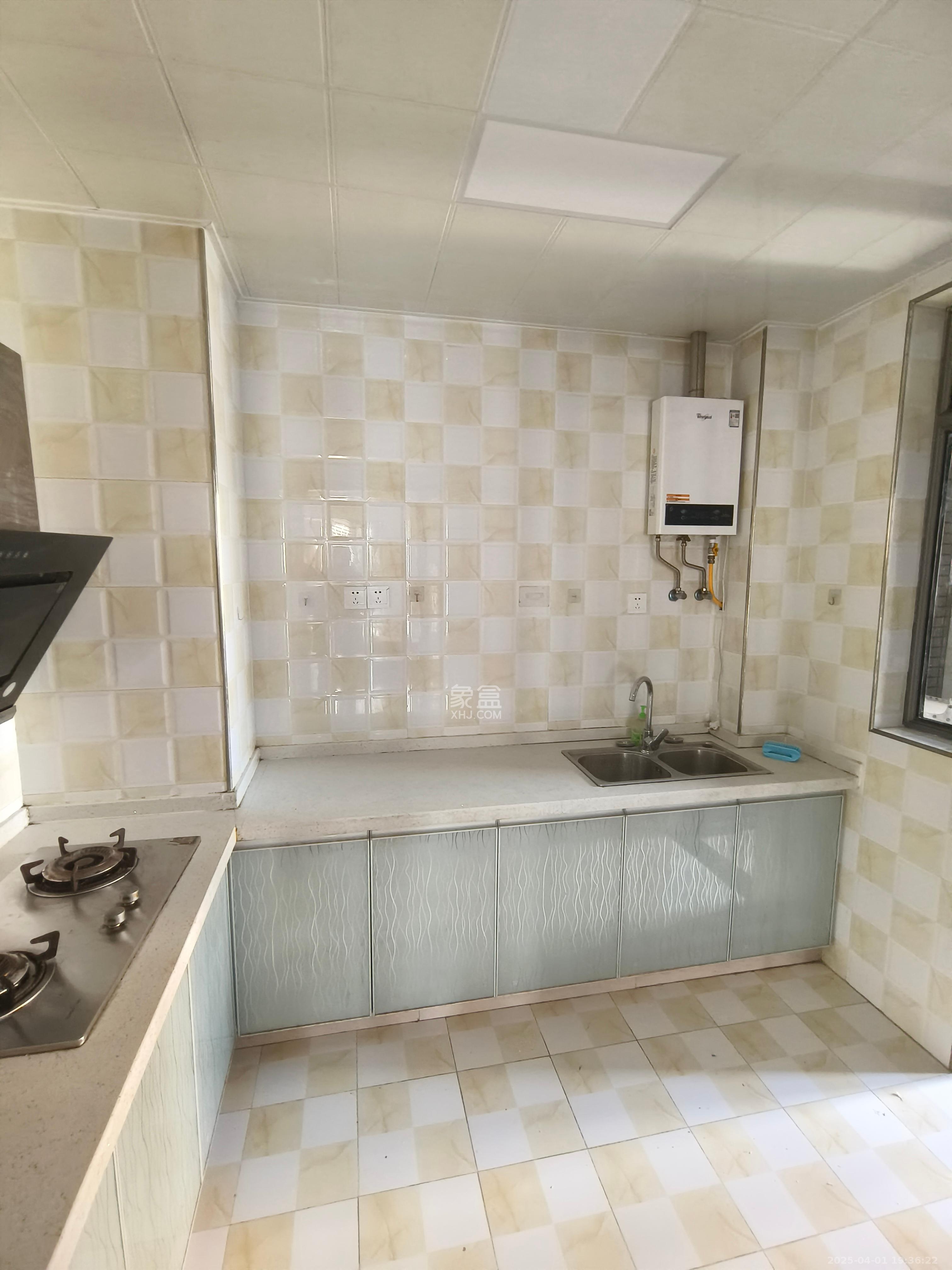 八方小区C区 4室2厅1卫 4300.0元/月 八方小区C区 4室2厅1卫 4300.0元/月室内图