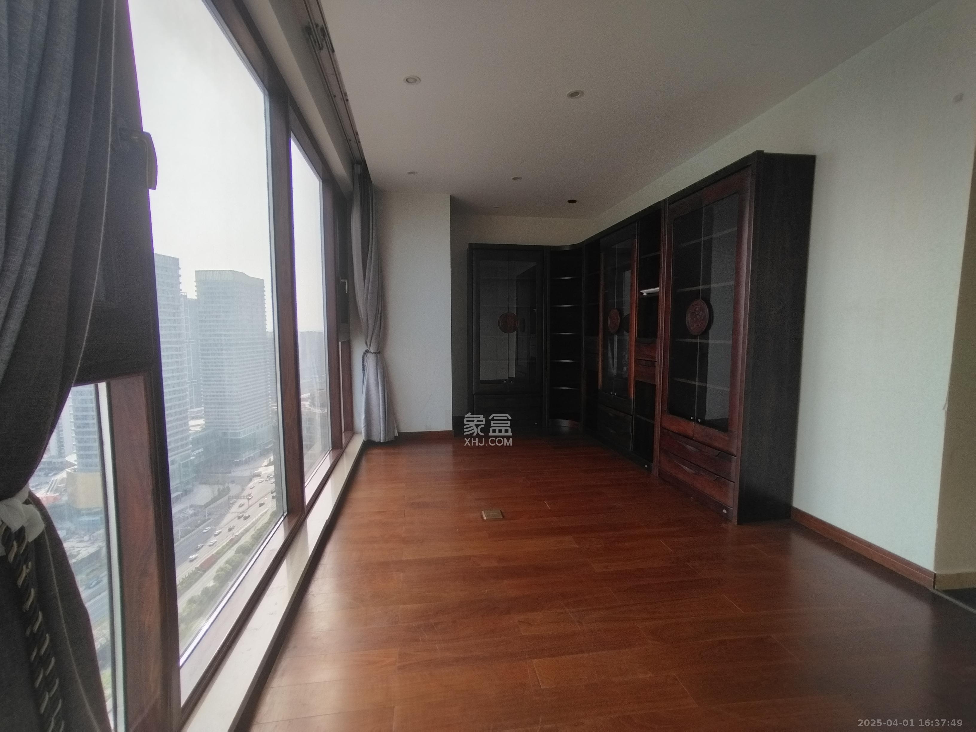 世茂外滩里(世茂铂翠湾三期) 4室2厅3卫 12800.0元/月 世茂外滩里(世茂铂翠湾三期) 4室2厅3卫 12800.0元/月室内图