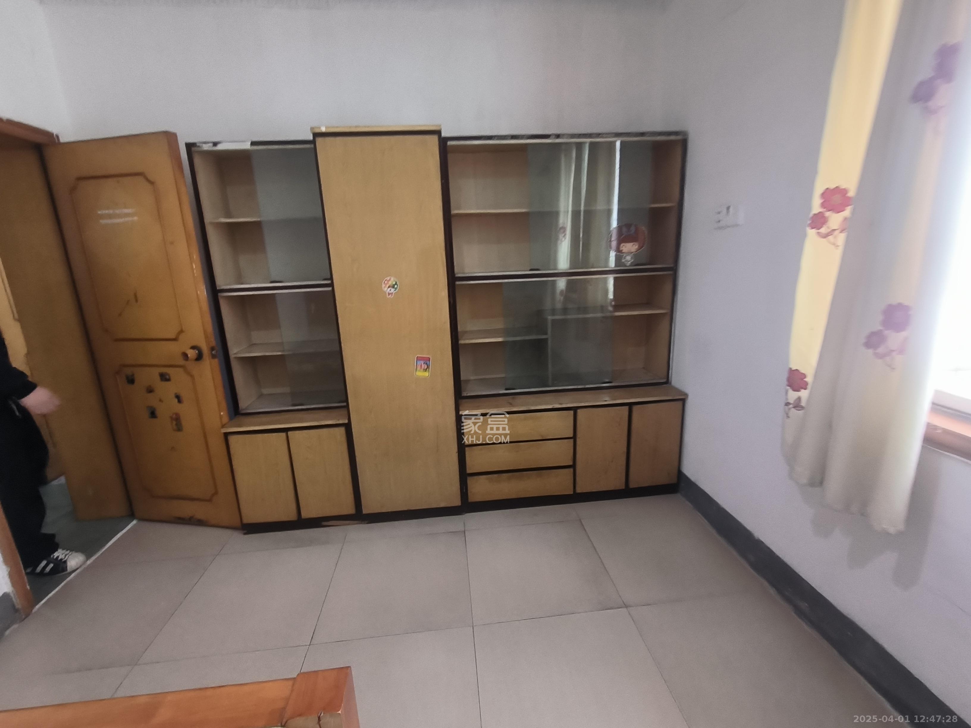 富雅坪社区（红墙巷）  3室2厅1卫   2500.00元/月室内图