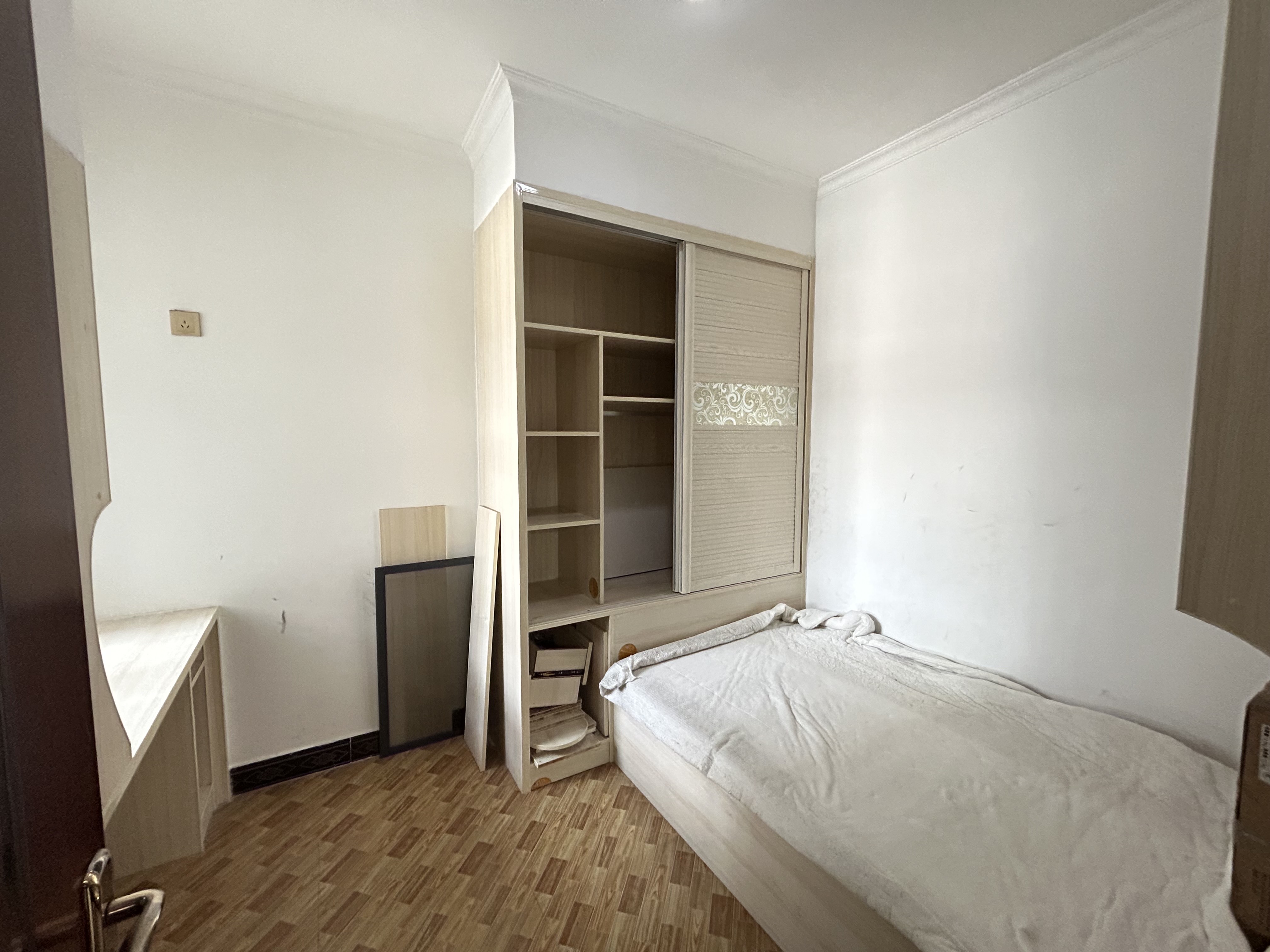 逸臣广场 2室2厅1卫 1500.0元/月 逸臣广场 2室2厅1卫 1500.0元/月室内图