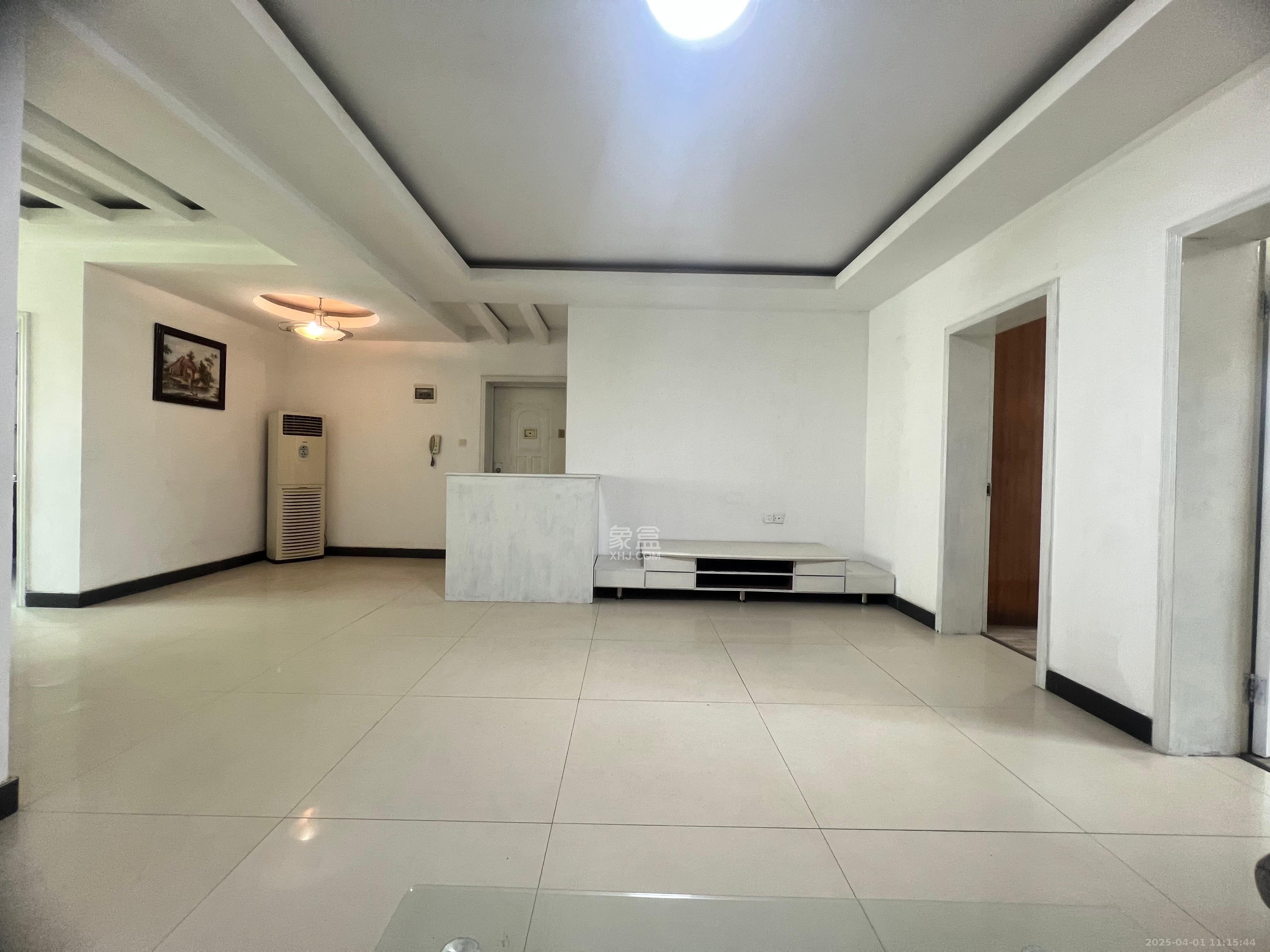 中南汽车世界 3室2厅2卫 1200.0元/月 中南汽车世界 3室2厅2卫 1200.0元/月室内图