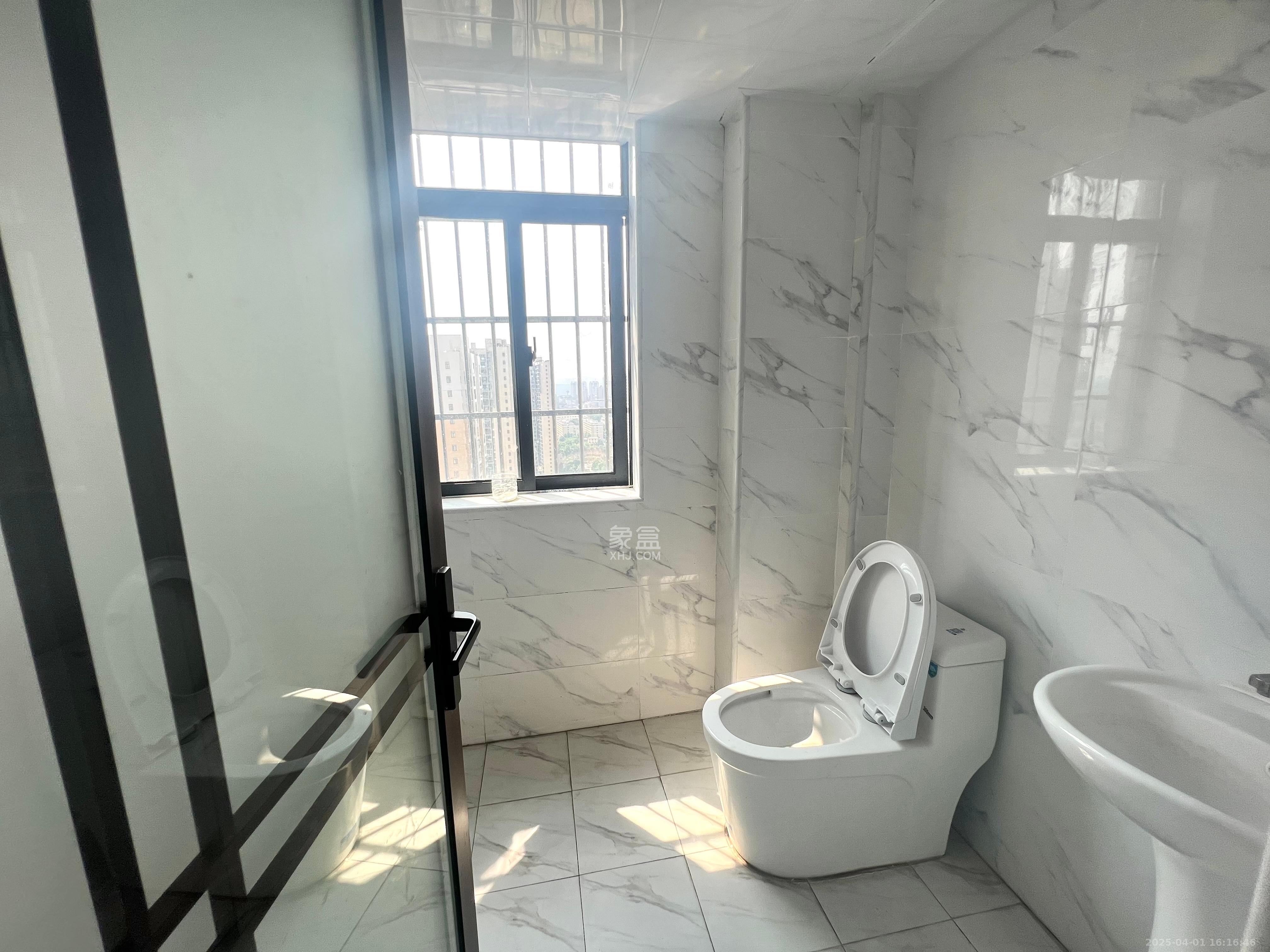 翰林居 3室2厅2卫 62.8万 翰林居 3室2厅2卫 62.8万室内图