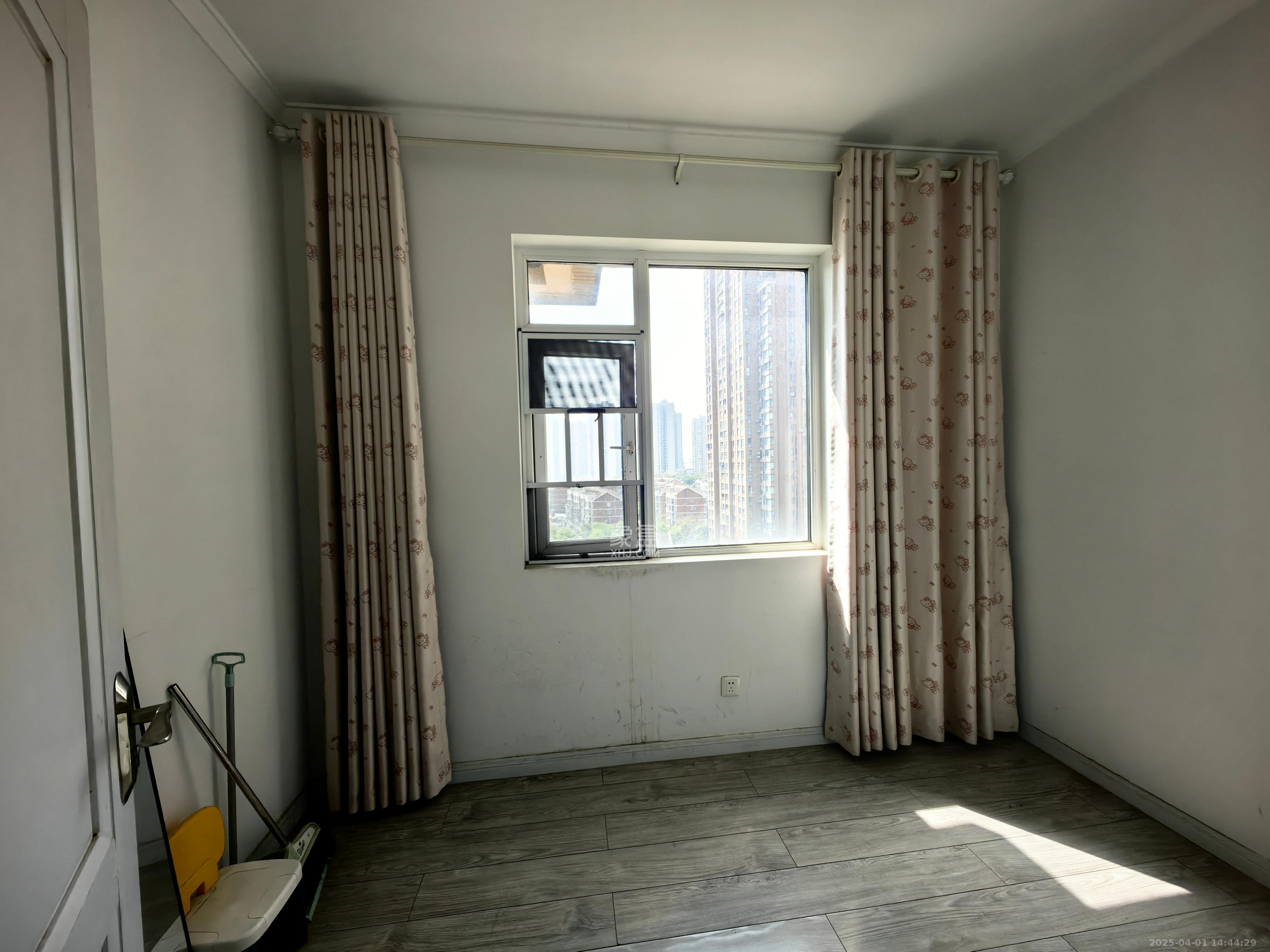 三一街区  3室1厅1卫    1600.0元/月室内图