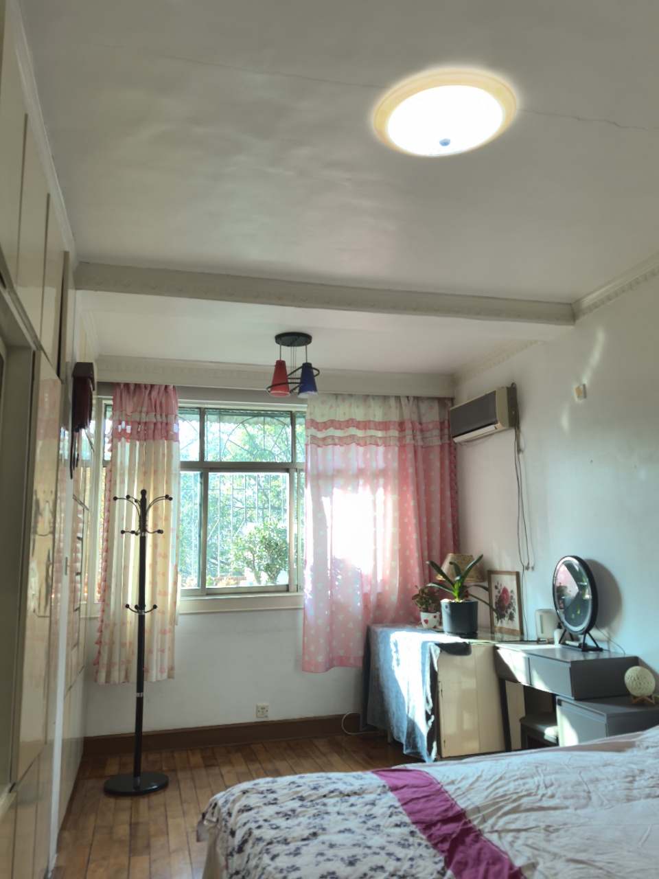 市人大政协机关大院住宅区(老市委) 4室2厅2卫 69.8万 市人大政协机关大院住宅区(老市委) 4室2厅2卫 69.8万客厅