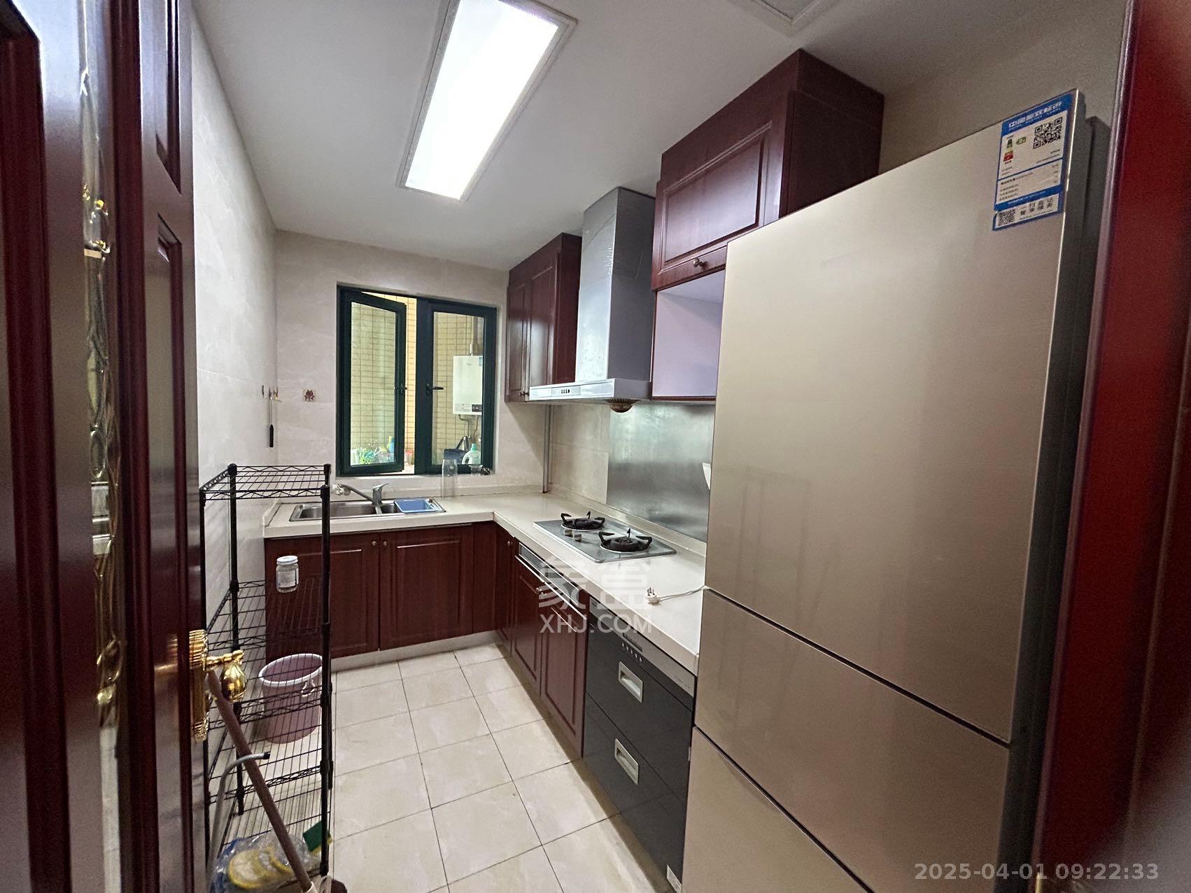 恒大翡翠华庭  3室2厅1卫    2400.0元/月 恒大翡翠华庭  3室2厅1卫    2400.0元/月室内图