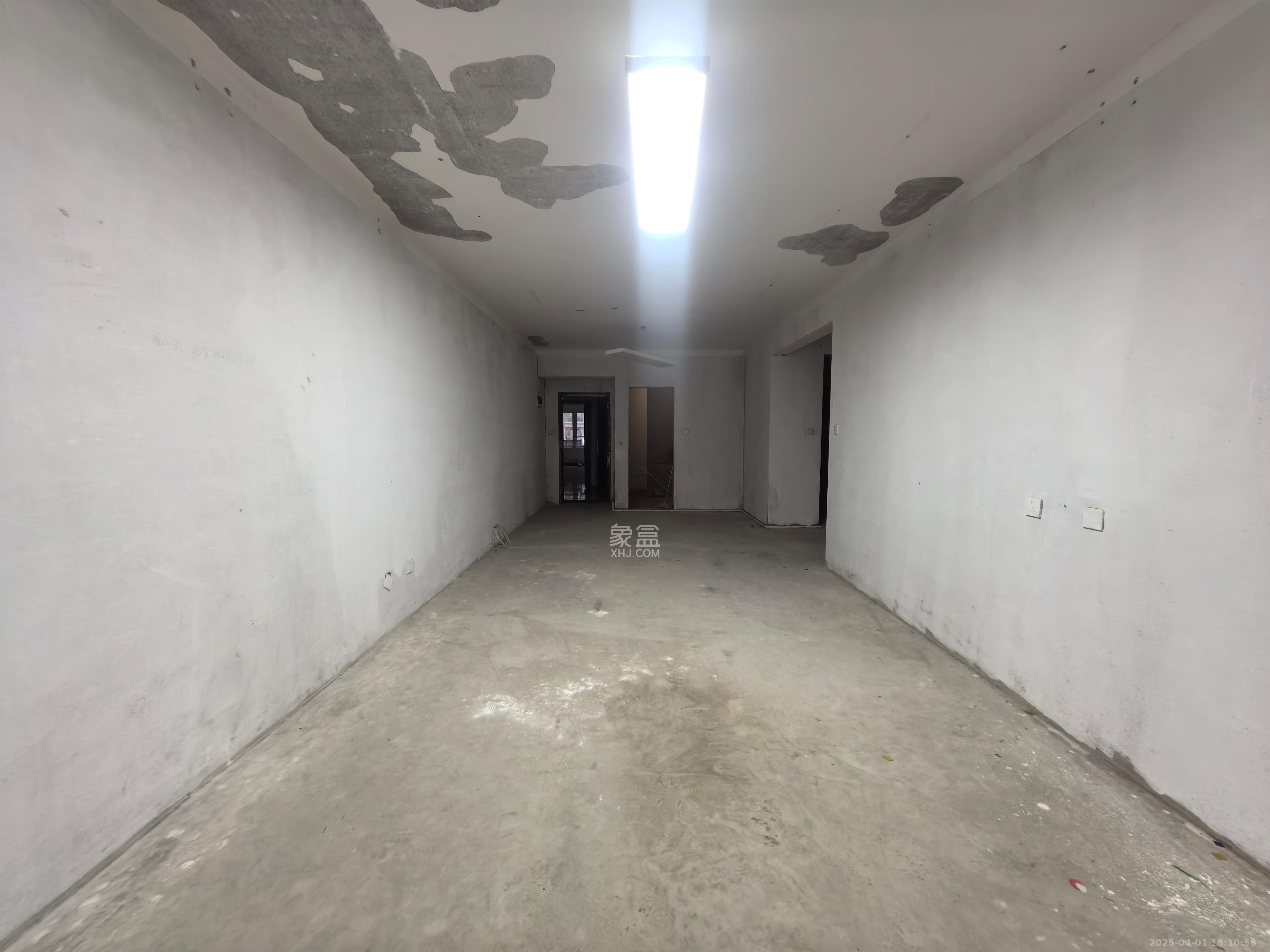 荣盛花语城 3室2厅2卫 1200.0元/月 荣盛花语城 3室2厅2卫 1200.0元/月室内图