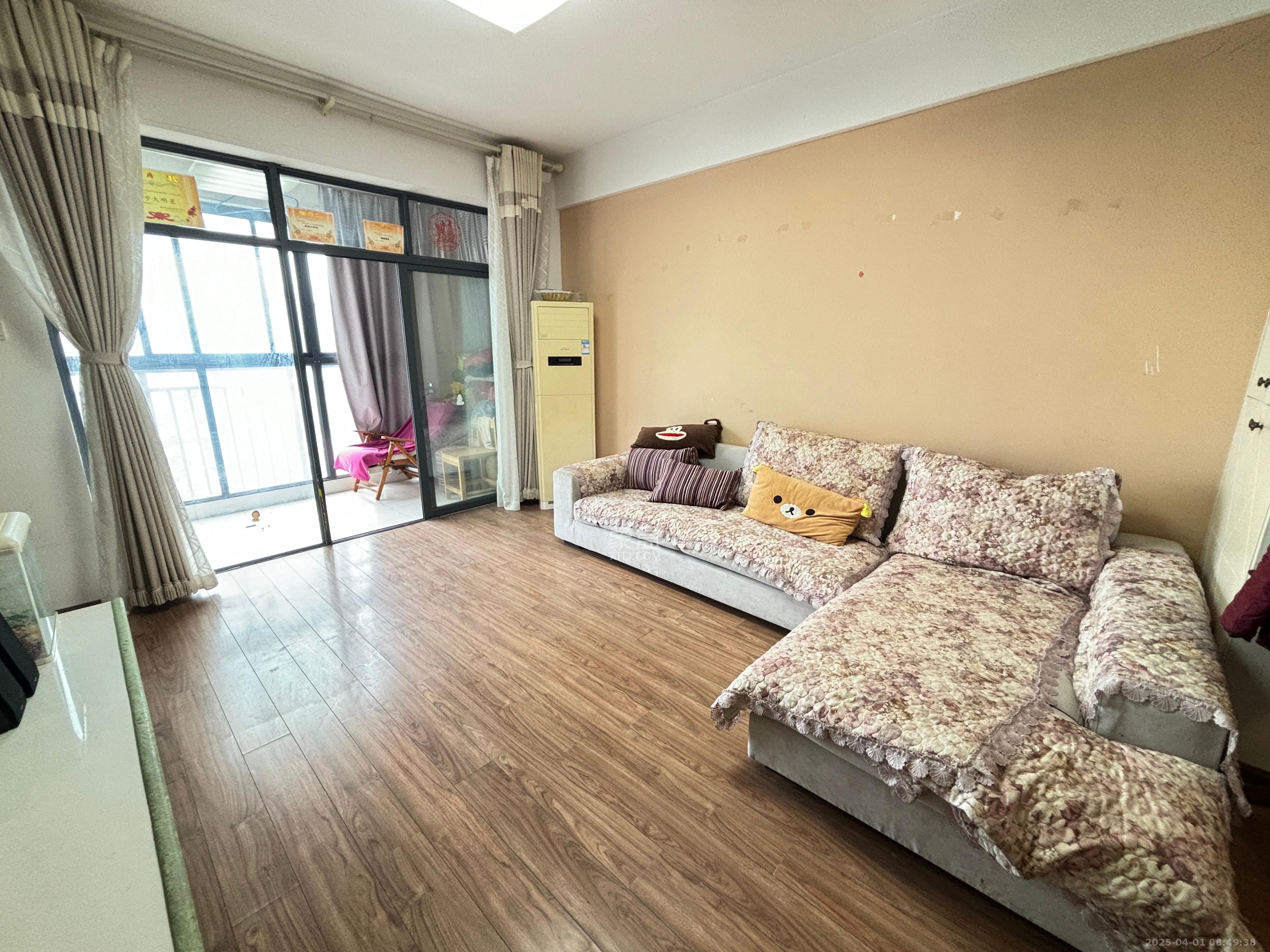 金领家族  2室2厅1卫    2100.0元/月 金领家族  2室2厅1卫    2100.0元/月