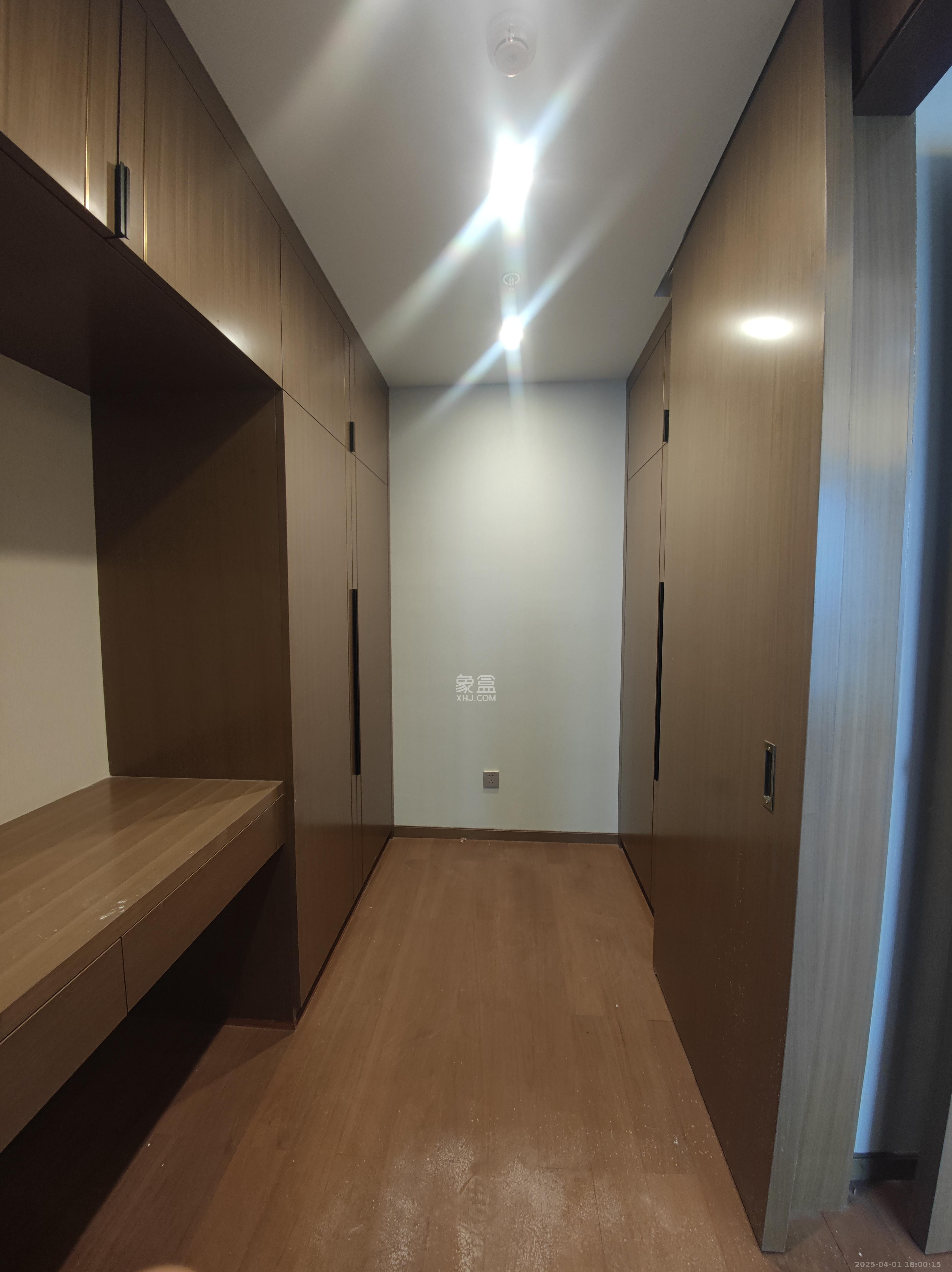 梅溪湖金茂湾 4室2厅2卫 9000.0元/月 梅溪湖金茂湾 4室2厅2卫 9000.0元/月室内图