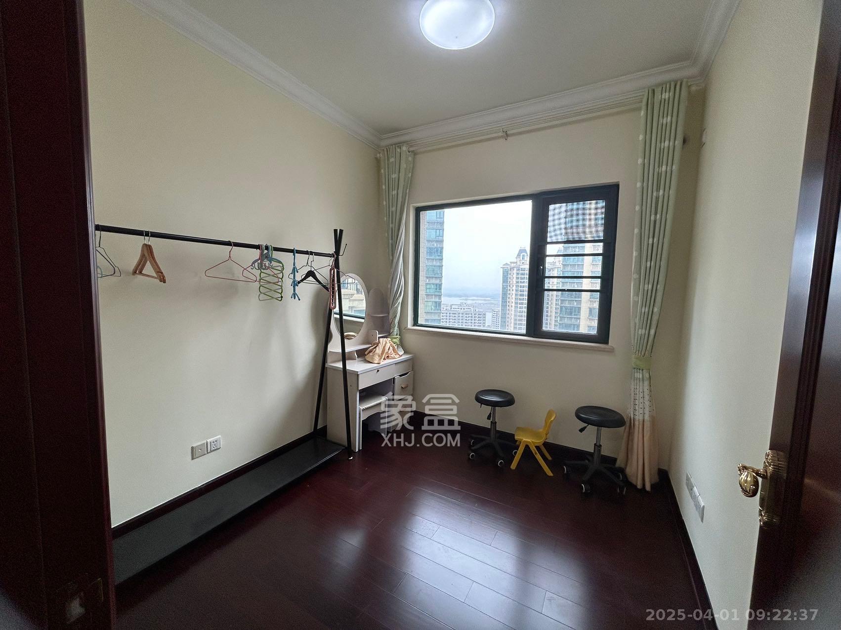 恒大翡翠华庭  3室2厅1卫    2400.0元/月 恒大翡翠华庭  3室2厅1卫    2400.0元/月室内图