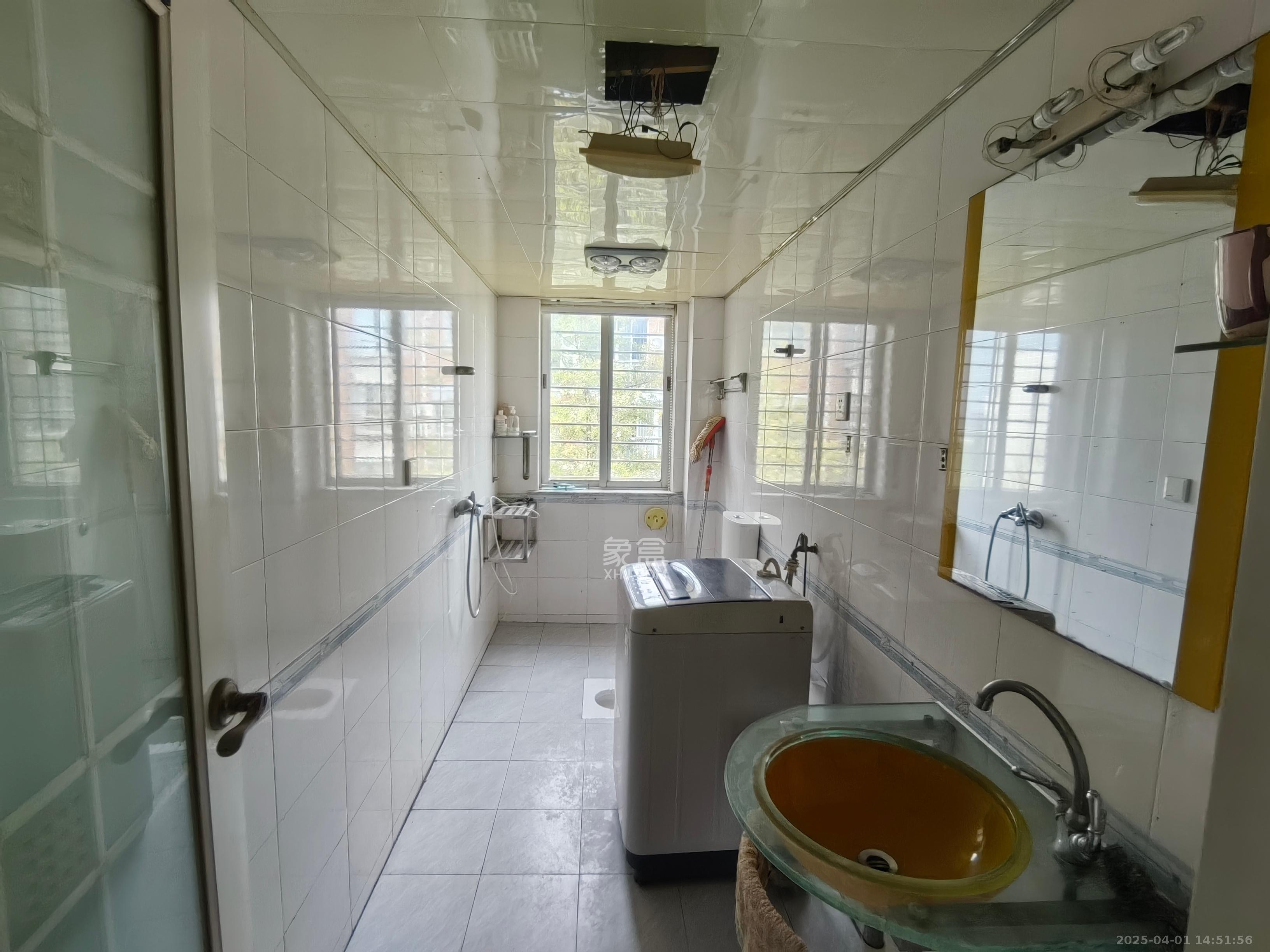 岚园新城 3室2厅2卫 1300.0元/月 岚园新城 3室2厅2卫 1300.0元/月室内图