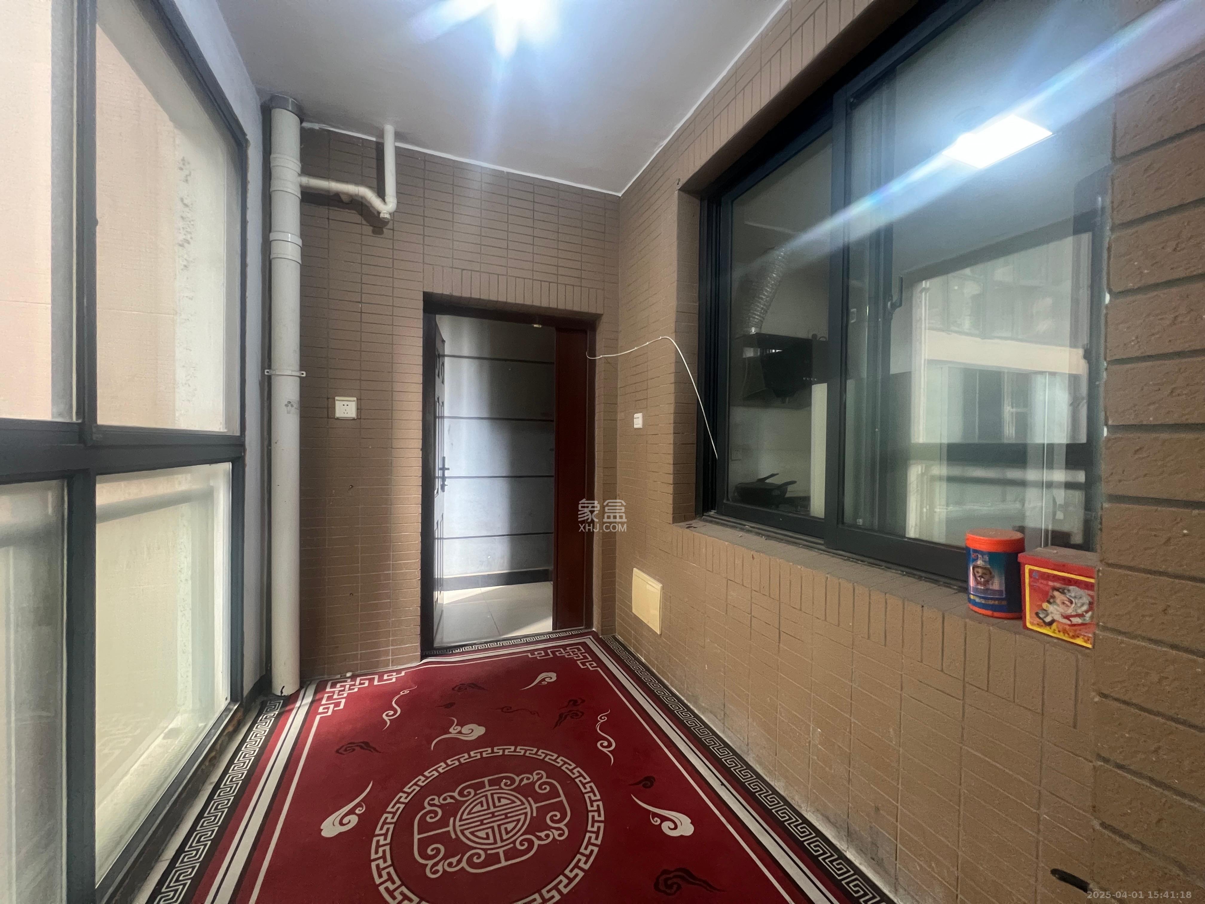 藏珑湖上国际花园 2室1厅1卫 2300.0元/月 藏珑湖上国际花园 2室1厅1卫 2300.0元/月室内图