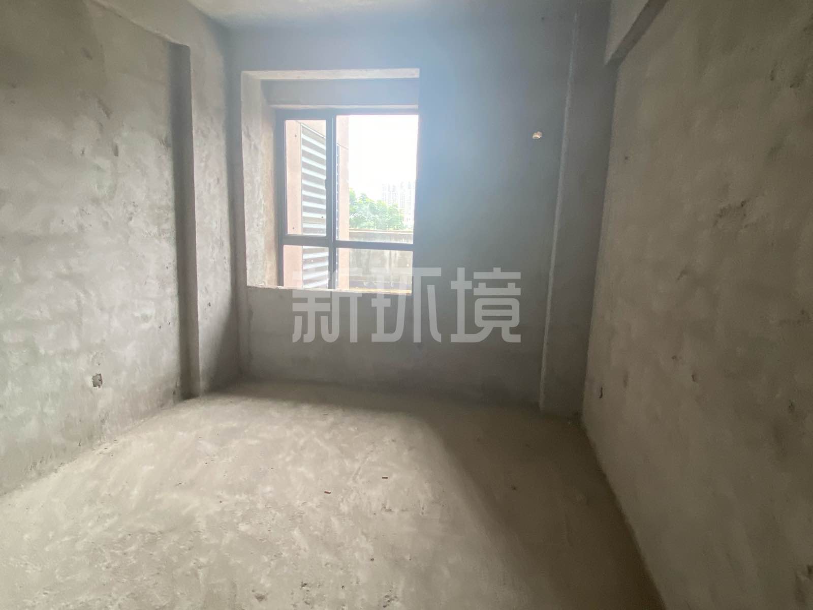 丽景水苑  4室2厅2卫   84.50万客厅