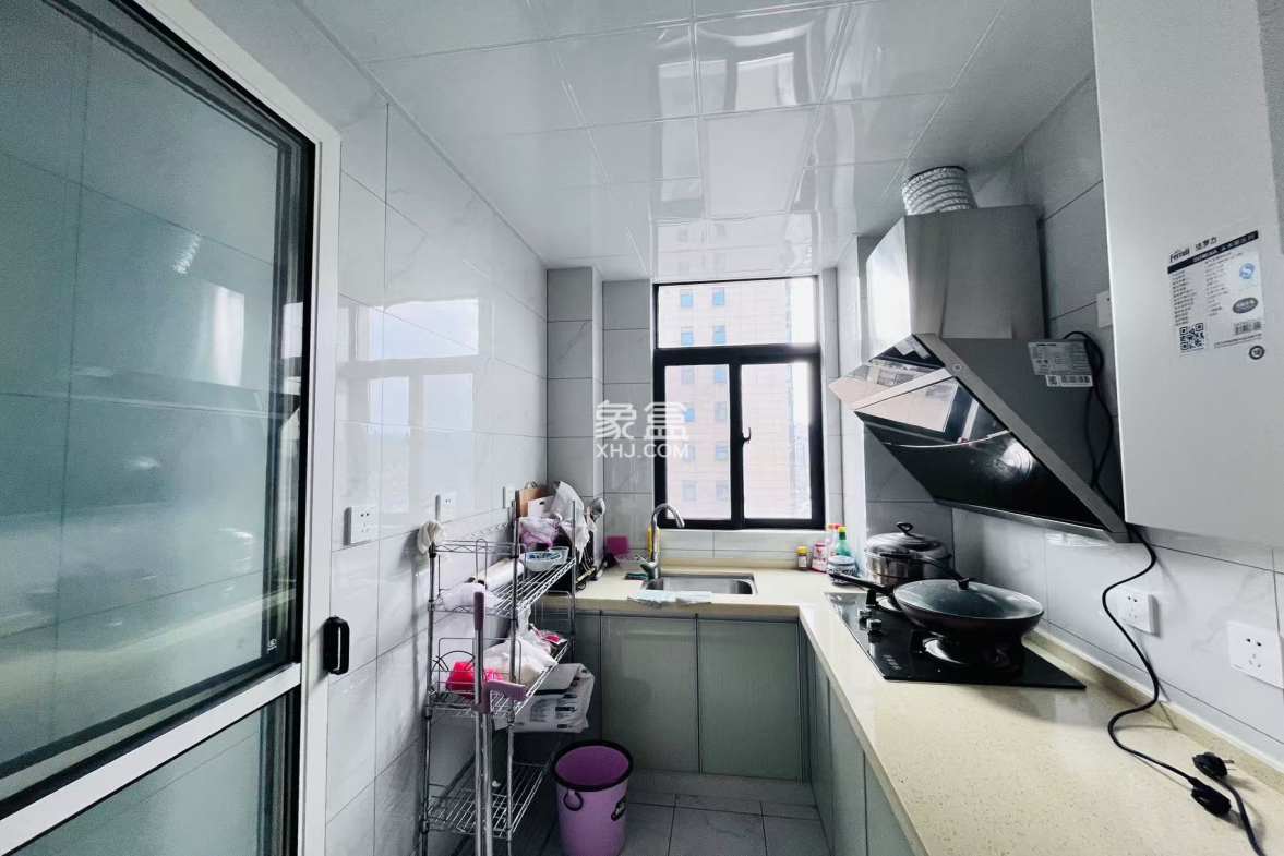 韦斯特城市花园 3室2厅2卫 64.0万 韦斯特城市花园 3室2厅2卫 64.0万客厅