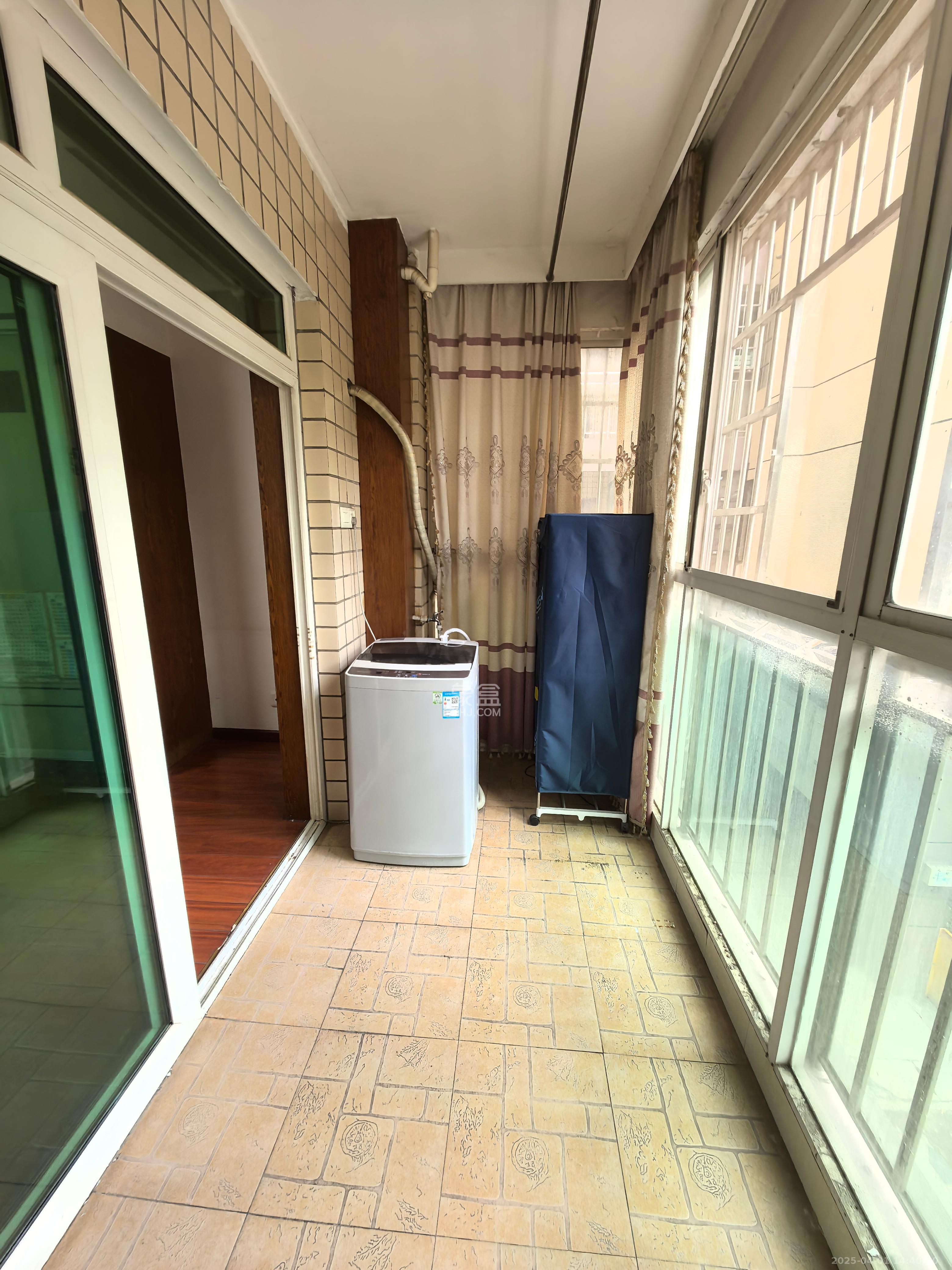 麓谷加州阳光  2室2厅1卫   2000.00元/月室内图