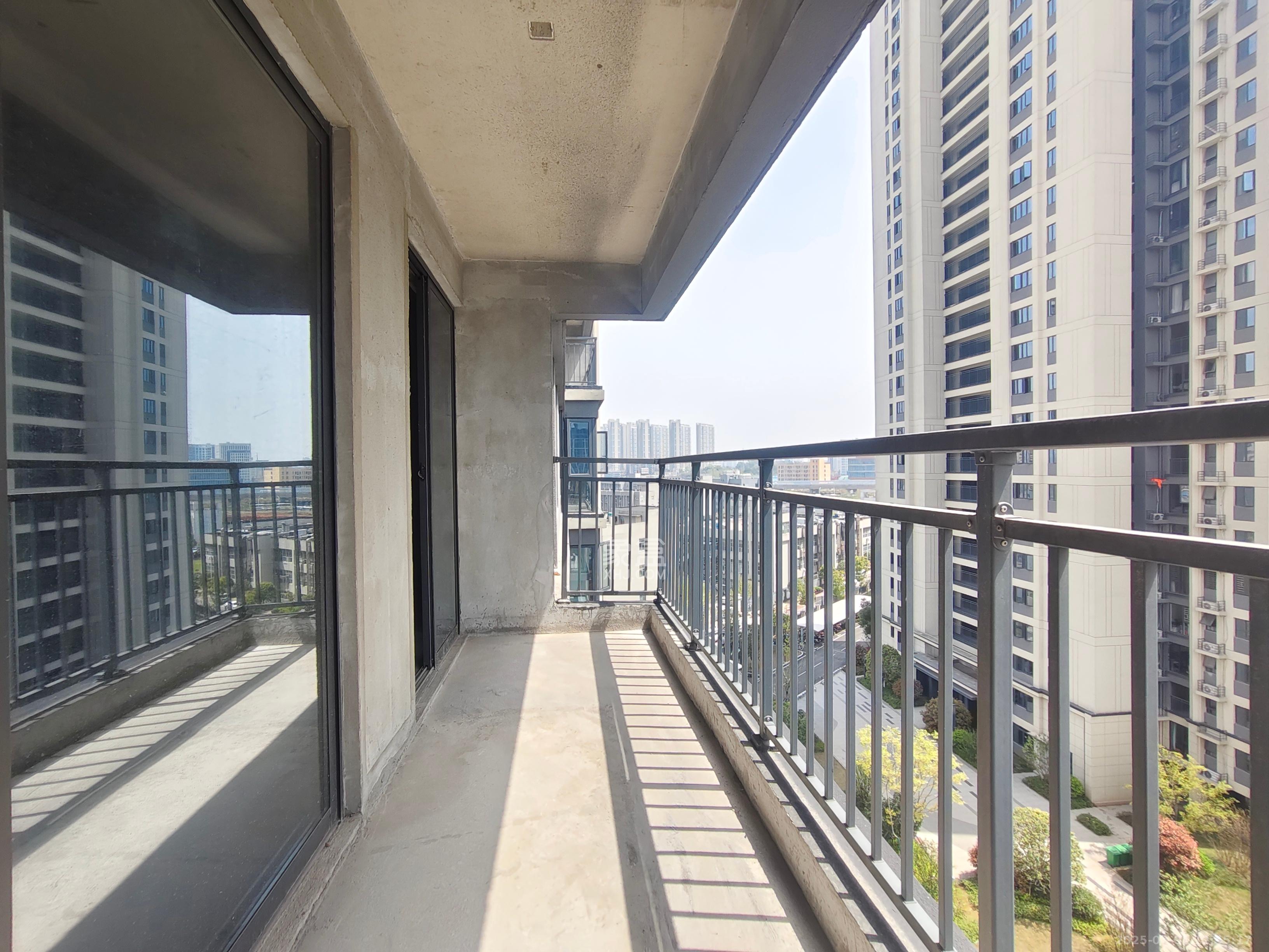 汉高学士府 3室2厅2卫 1100.0元/月 汉高学士府 3室2厅2卫 1100.0元/月室内图