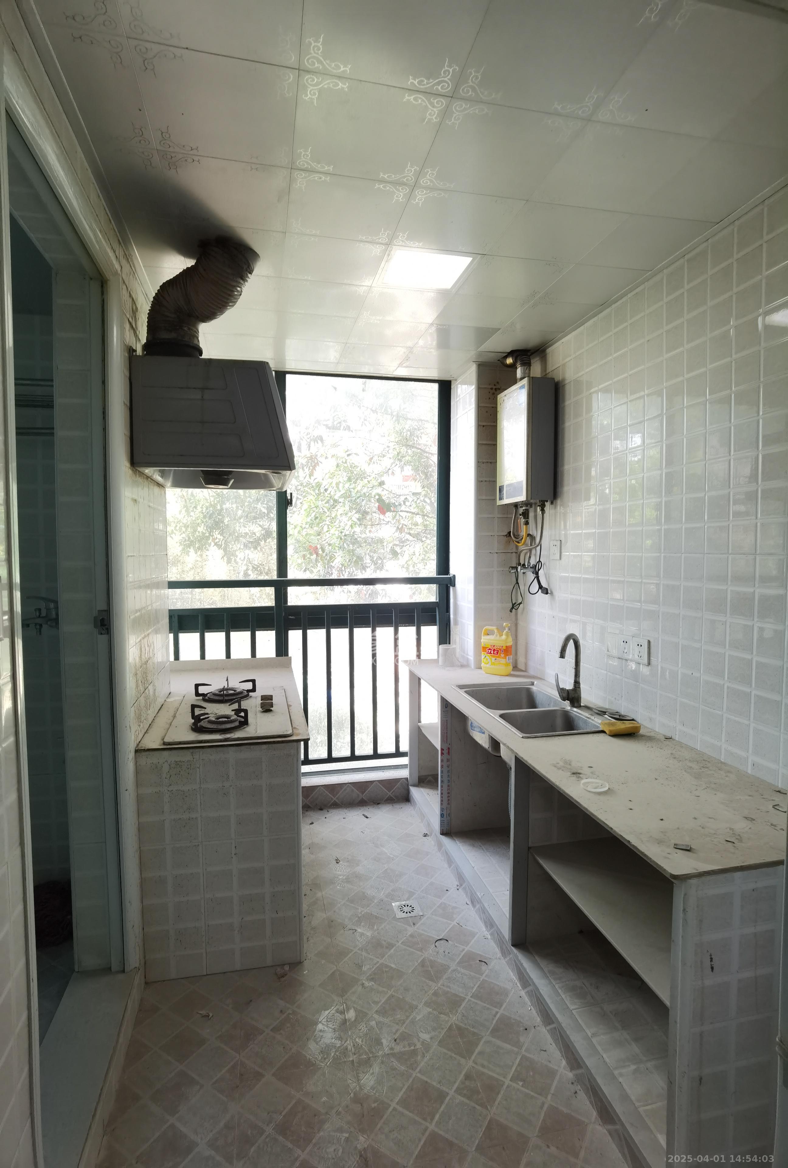 百合湖滨花园 3室1厅2卫 1100.0元/月 百合湖滨花园 3室1厅2卫 1100.0元/月室内图