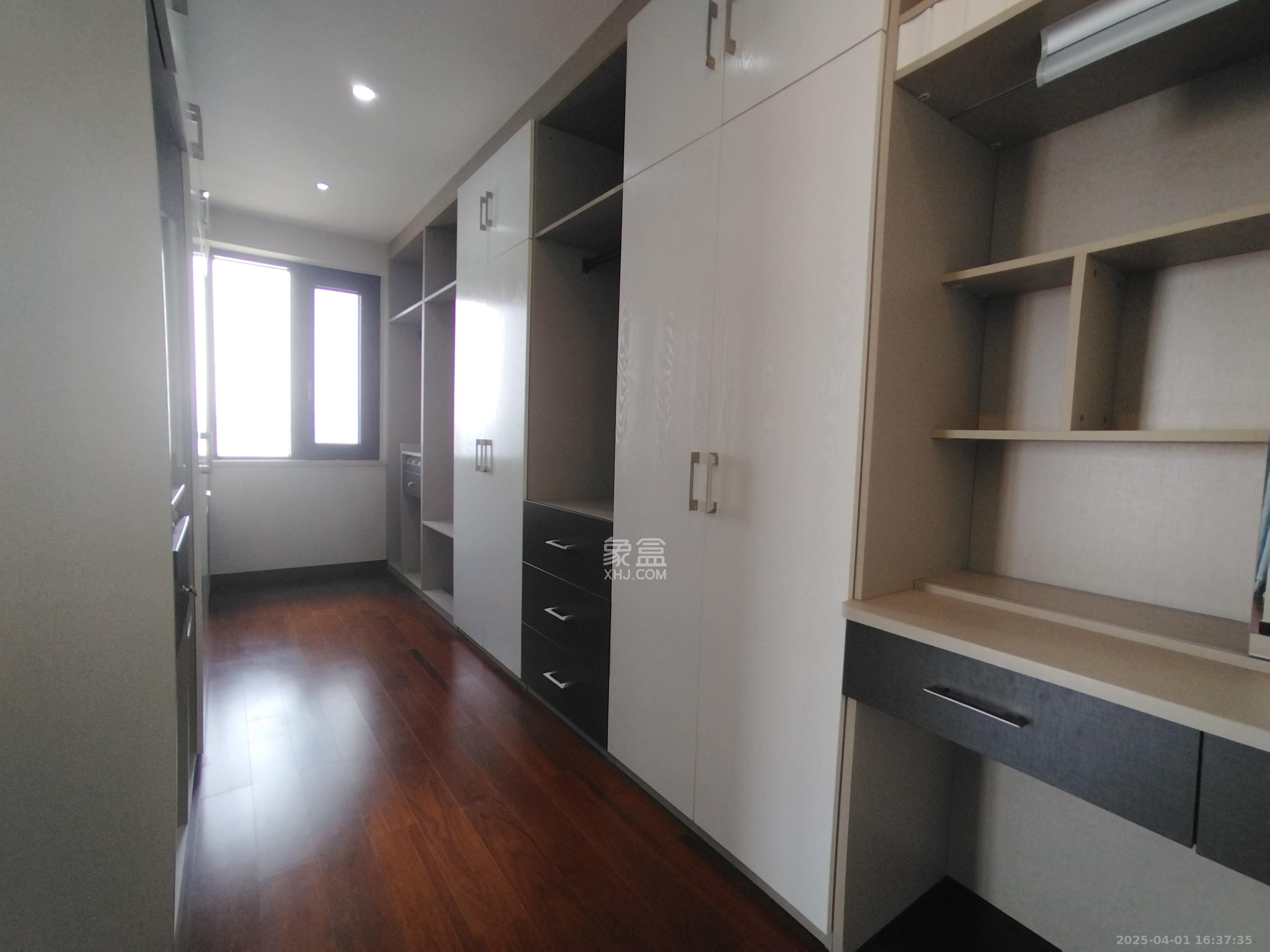 世茂外滩里(世茂铂翠湾三期) 4室2厅3卫 12800.0元/月 世茂外滩里(世茂铂翠湾三期) 4室2厅3卫 12800.0元/月室内图