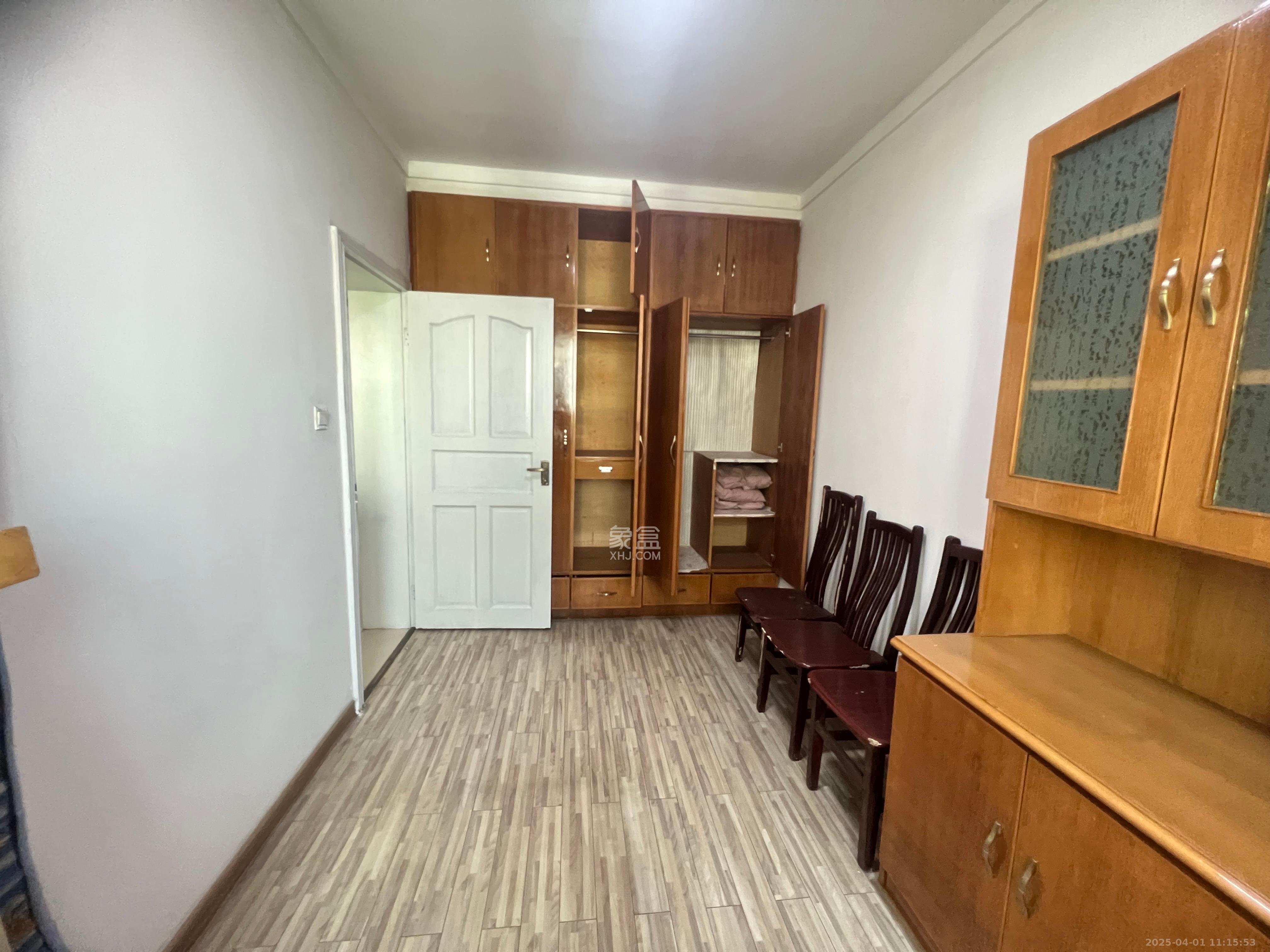 中南汽车世界 3室2厅2卫 1200.0元/月 中南汽车世界 3室2厅2卫 1200.0元/月室内图