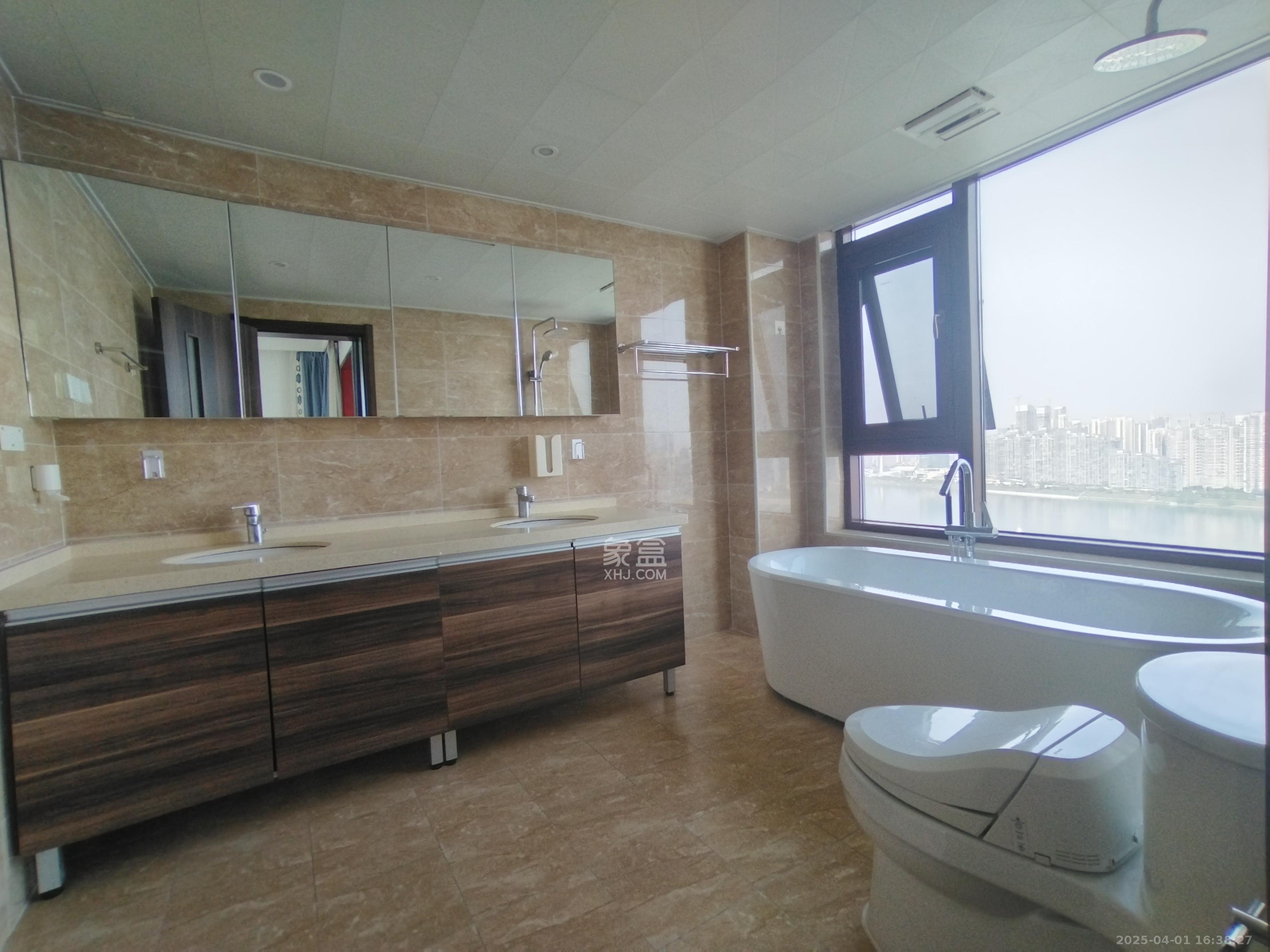 世茂外滩里(世茂铂翠湾三期) 4室2厅3卫 12800.0元/月 世茂外滩里(世茂铂翠湾三期) 4室2厅3卫 12800.0元/月室内图