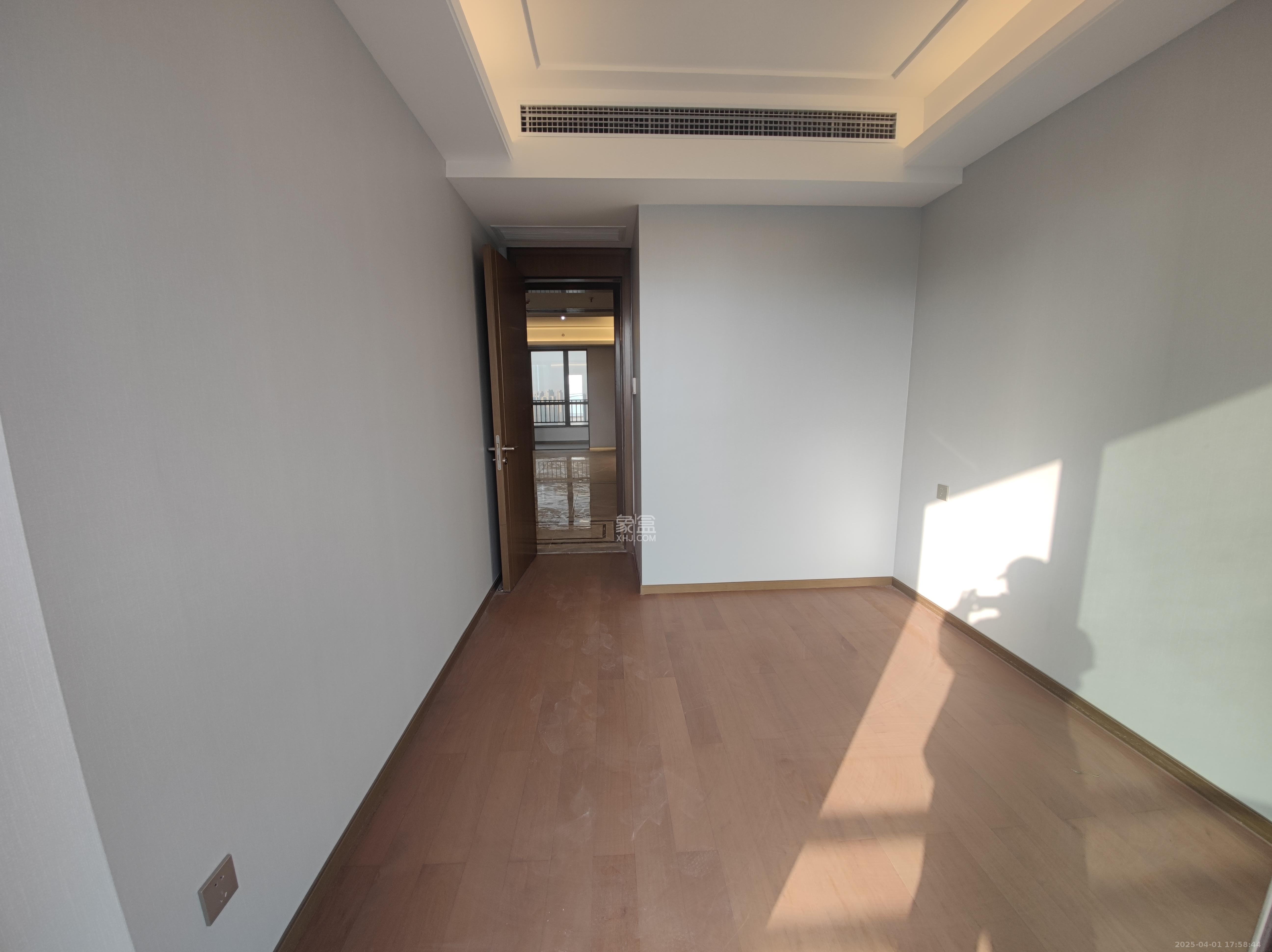 梅溪湖金茂湾 4室2厅2卫 9000.0元/月 梅溪湖金茂湾 4室2厅2卫 9000.0元/月室内图