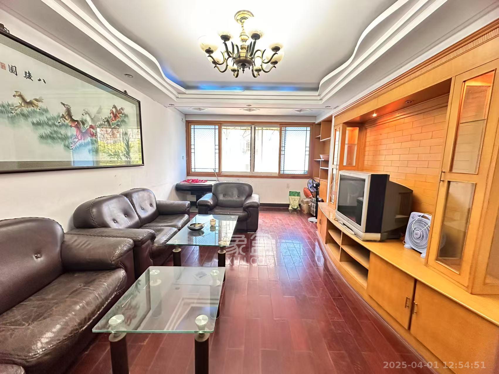 高速公路管理局宿舍 3室2厅2卫 2000.0元/月 高速公路管理局宿舍 3室2厅2卫 2000.0元/月室内图