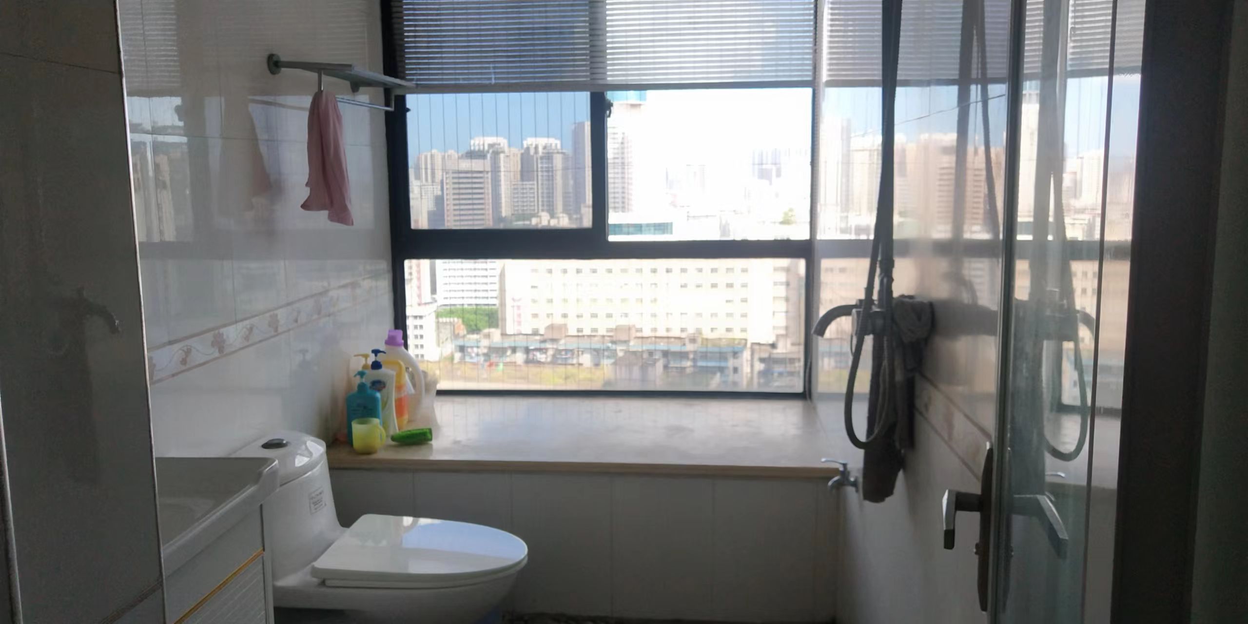 第五大道 2室1厅1卫 2600.0元/月 第五大道 2室1厅1卫 2600.0元/月室内图