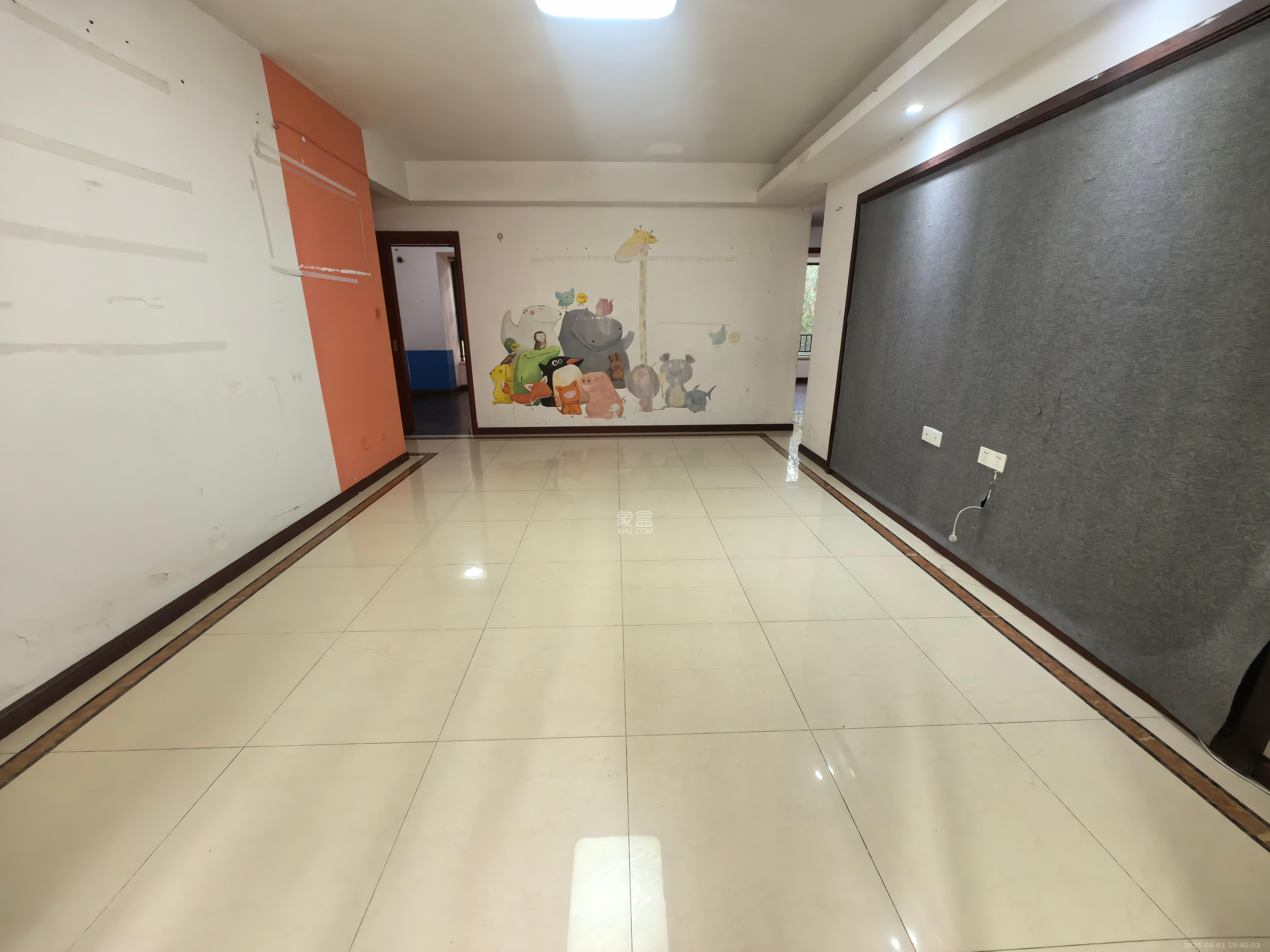 中海国际四期 4室2厅2卫 2500.0元/月 中海国际四期 4室2厅2卫 2500.0元/月室内图