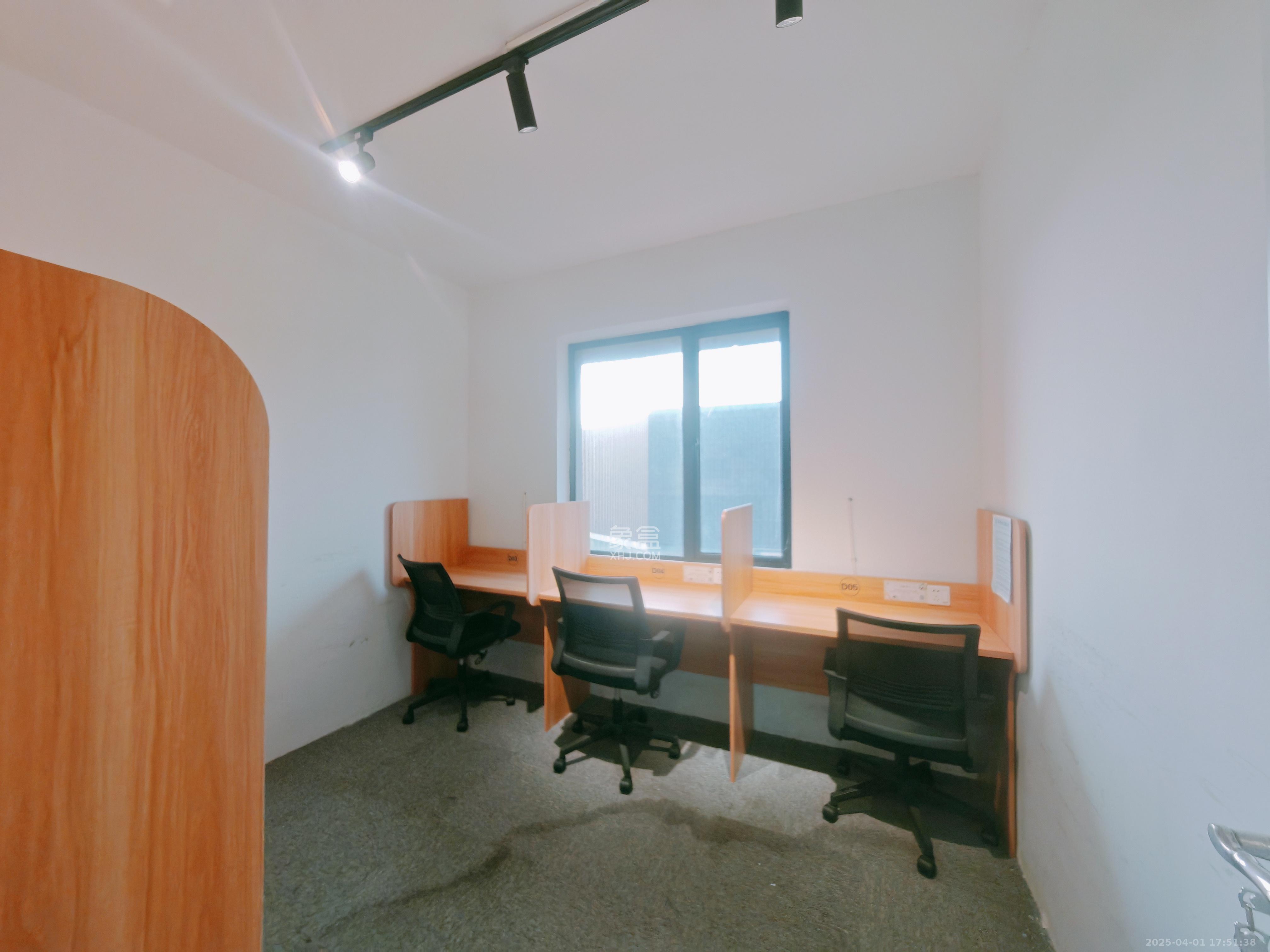 骑龙大街(骑龙苑) 3室2厅1卫 2500.0元/月 骑龙大街(骑龙苑) 3室2厅1卫 2500.0元/月室内图