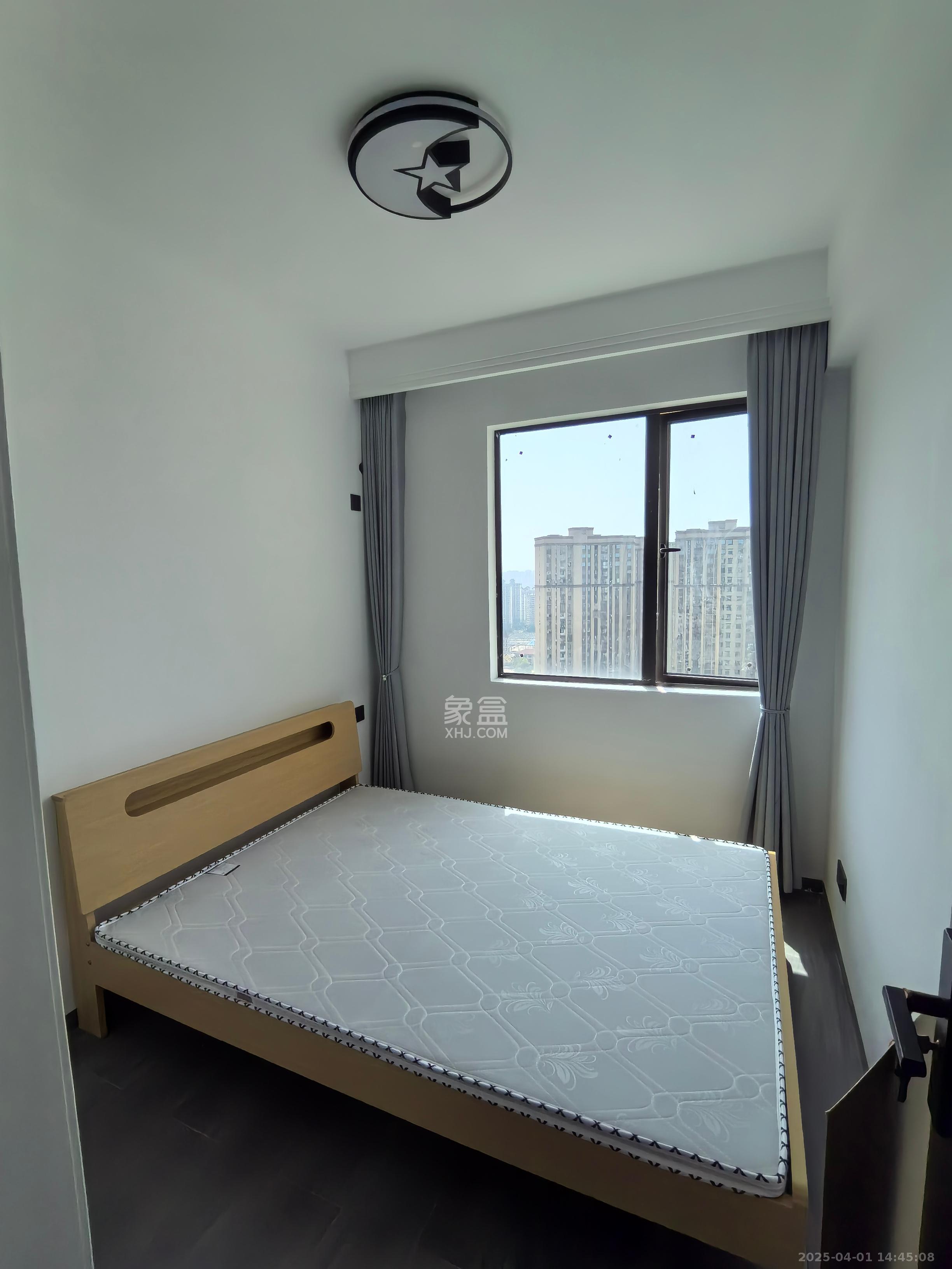 长房星珑湾 3室2厅1卫 2000.0元/月 长房星珑湾 3室2厅1卫 2000.0元/月室内图