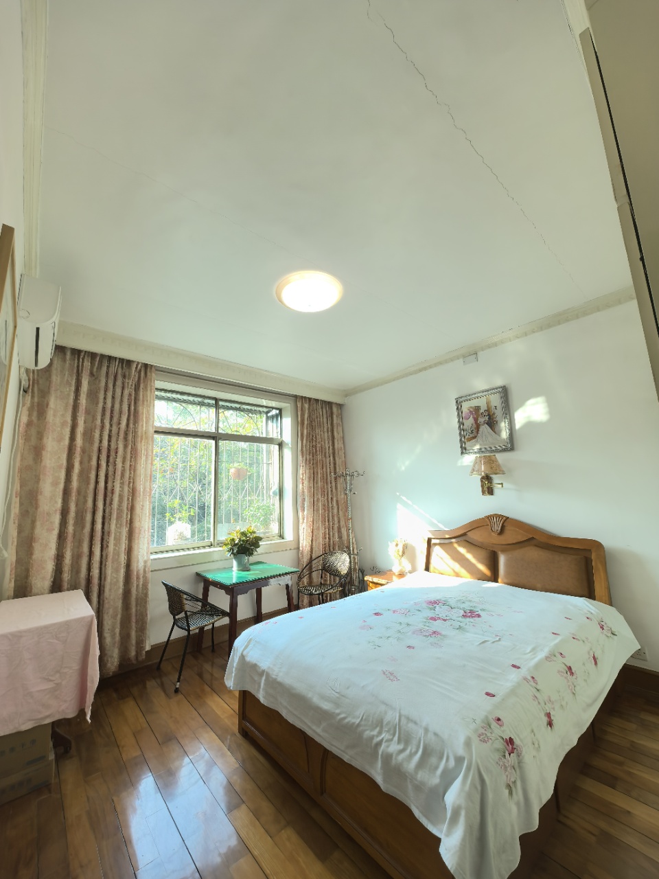 市人大政协机关大院住宅区(老市委) 4室2厅2卫 69.8万 市人大政协机关大院住宅区(老市委) 4室2厅2卫 69.8万客厅