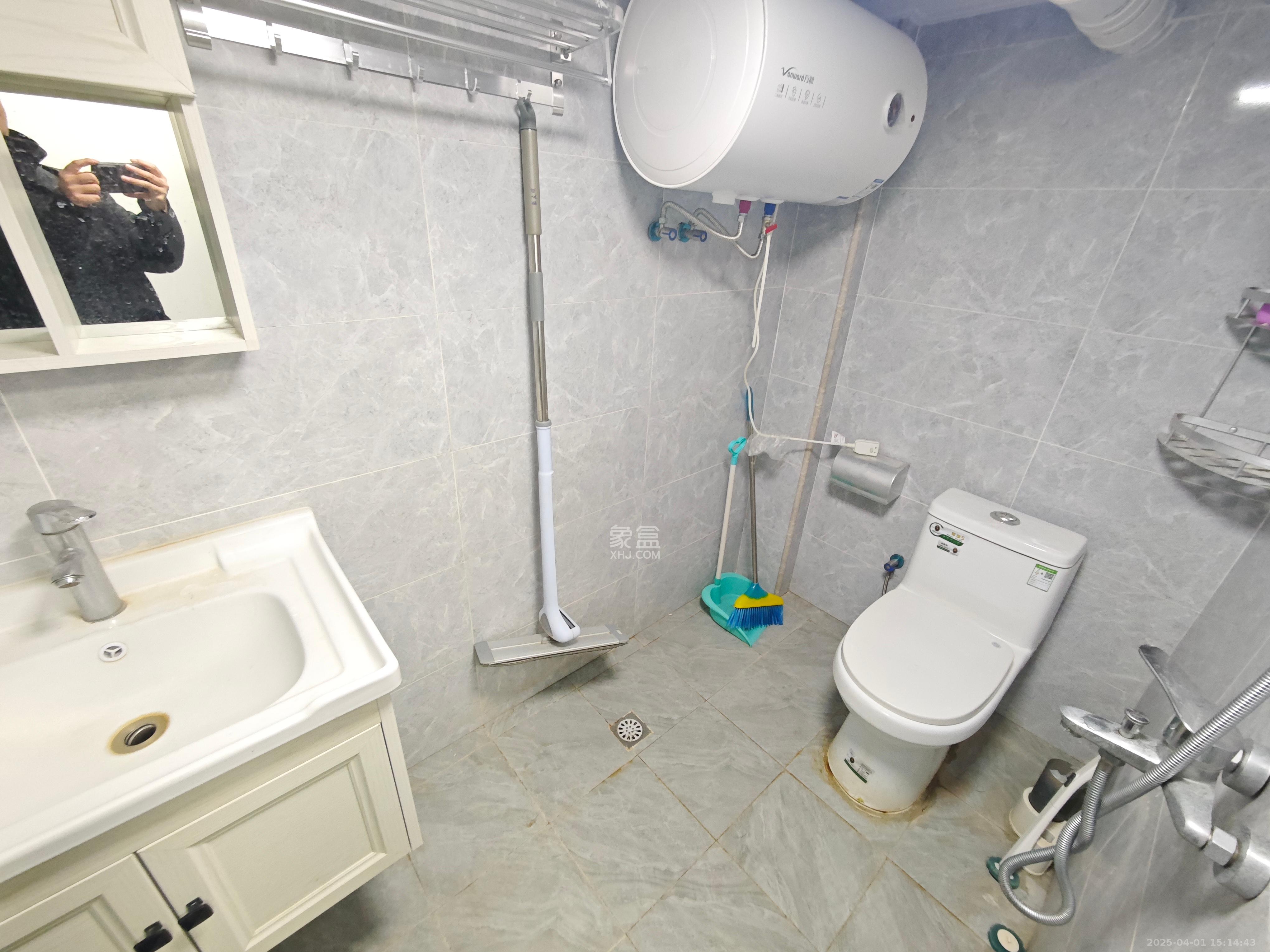 金地中交麓谷香颂(金地中交雅苑) 1室1厅1卫 1400.0元/月 金地中交麓谷香颂(金地中交雅苑) 1室1厅1卫 1400.0元/月室内图