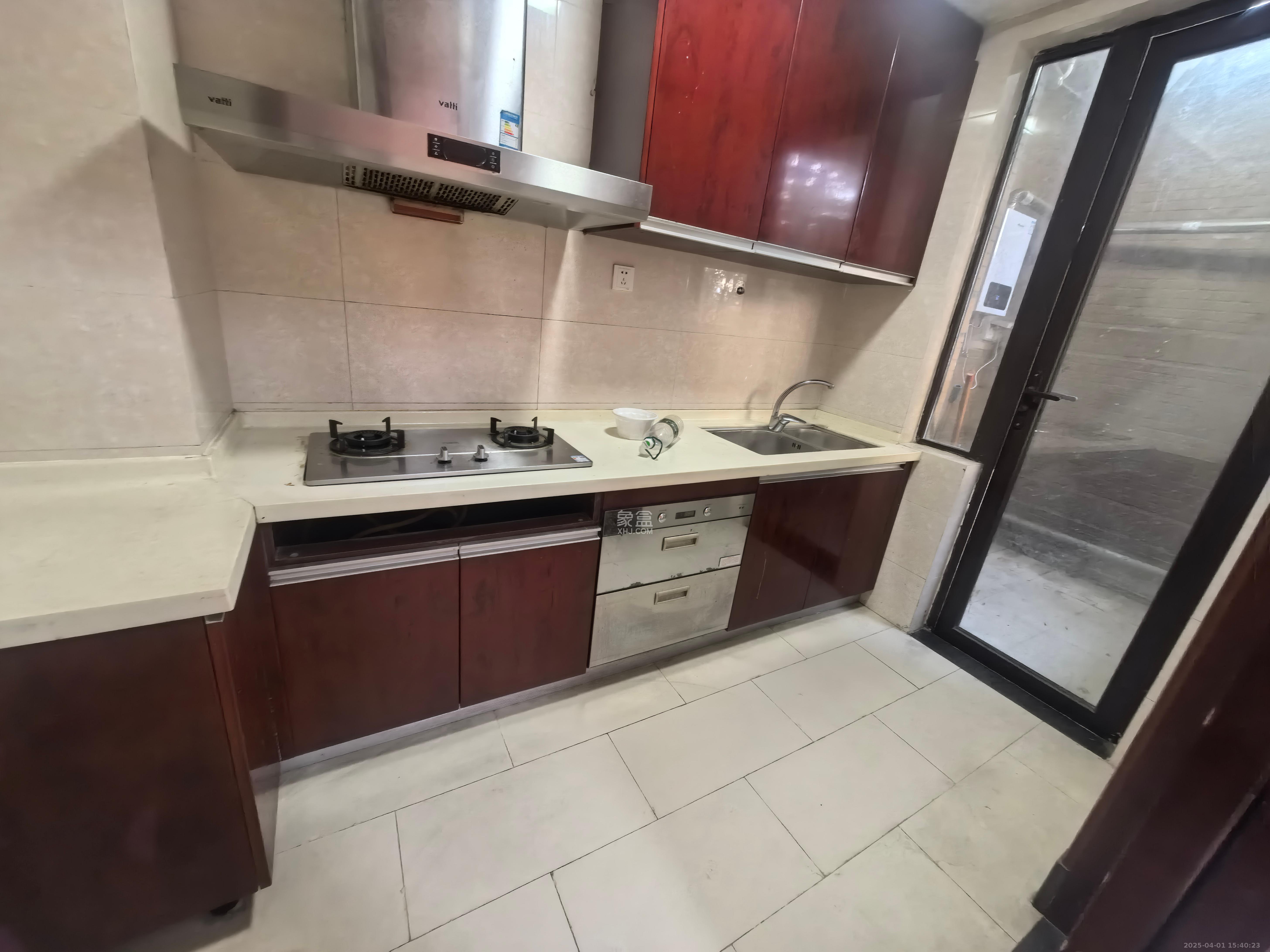 中海国际四期 4室2厅2卫 2500.0元/月 中海国际四期 4室2厅2卫 2500.0元/月室内图