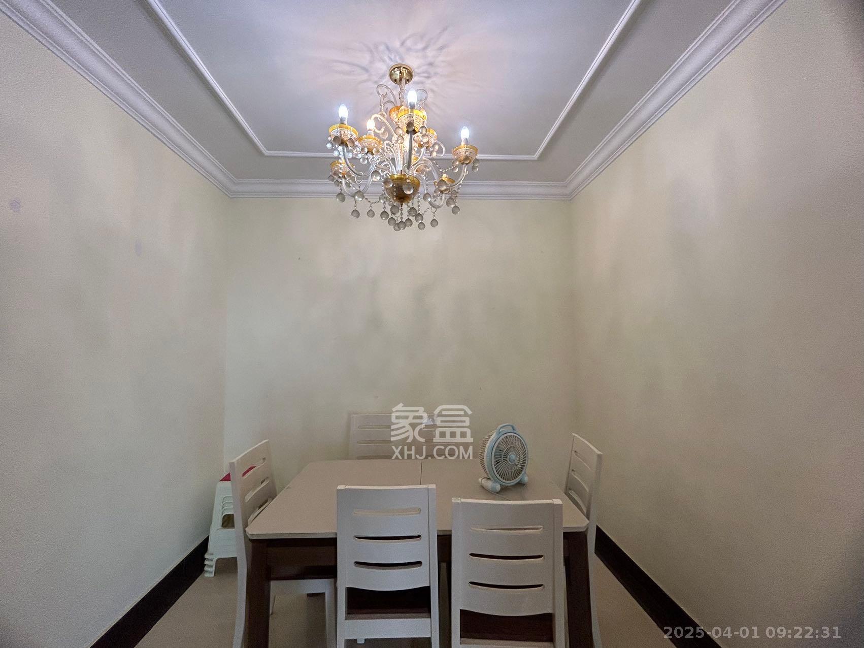 恒大翡翠华庭  3室2厅1卫    2400.0元/月 恒大翡翠华庭  3室2厅1卫    2400.0元/月室内图1