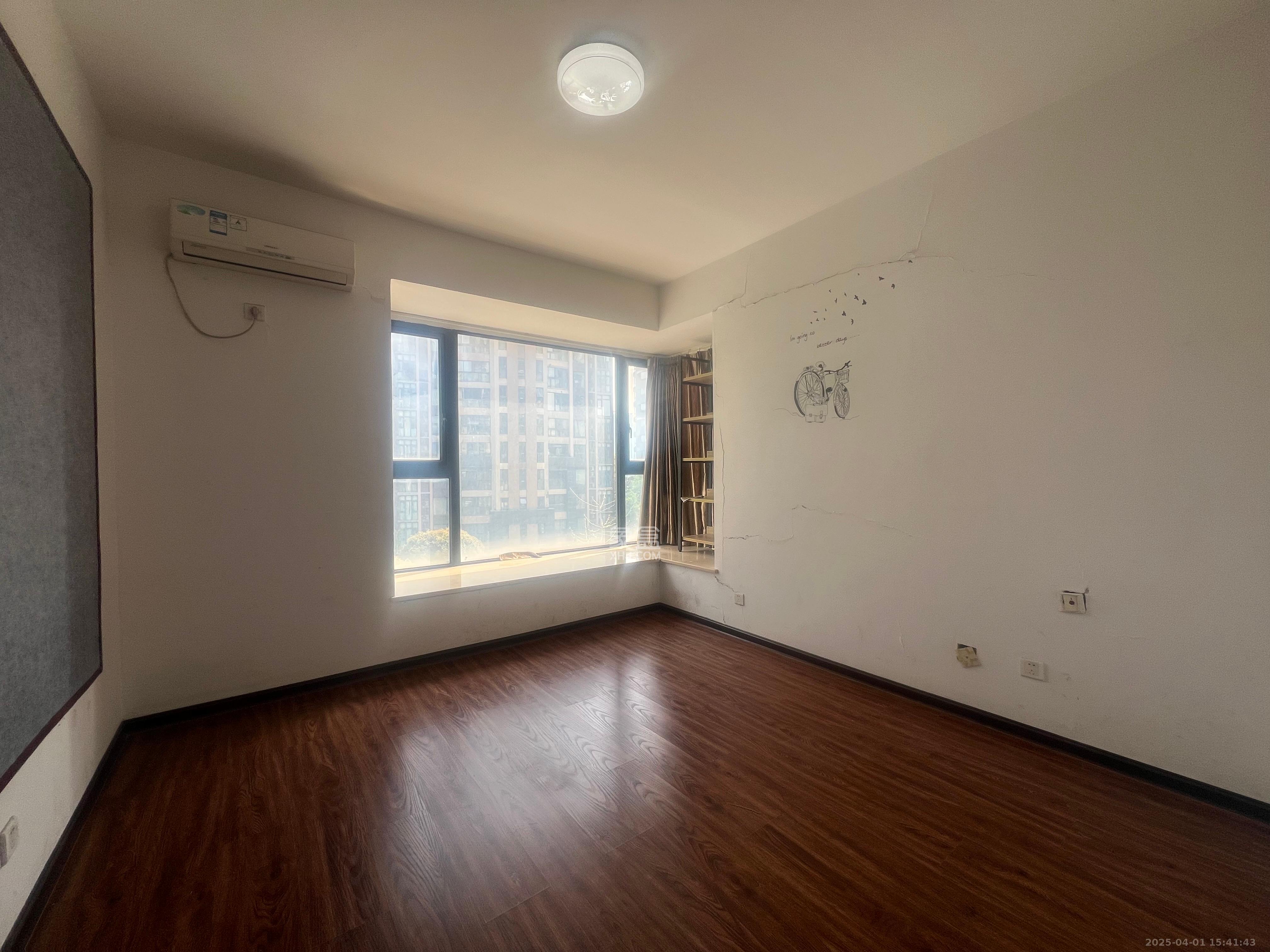 藏珑湖上国际花园 2室1厅1卫 2300.0元/月 藏珑湖上国际花园 2室1厅1卫 2300.0元/月室内图