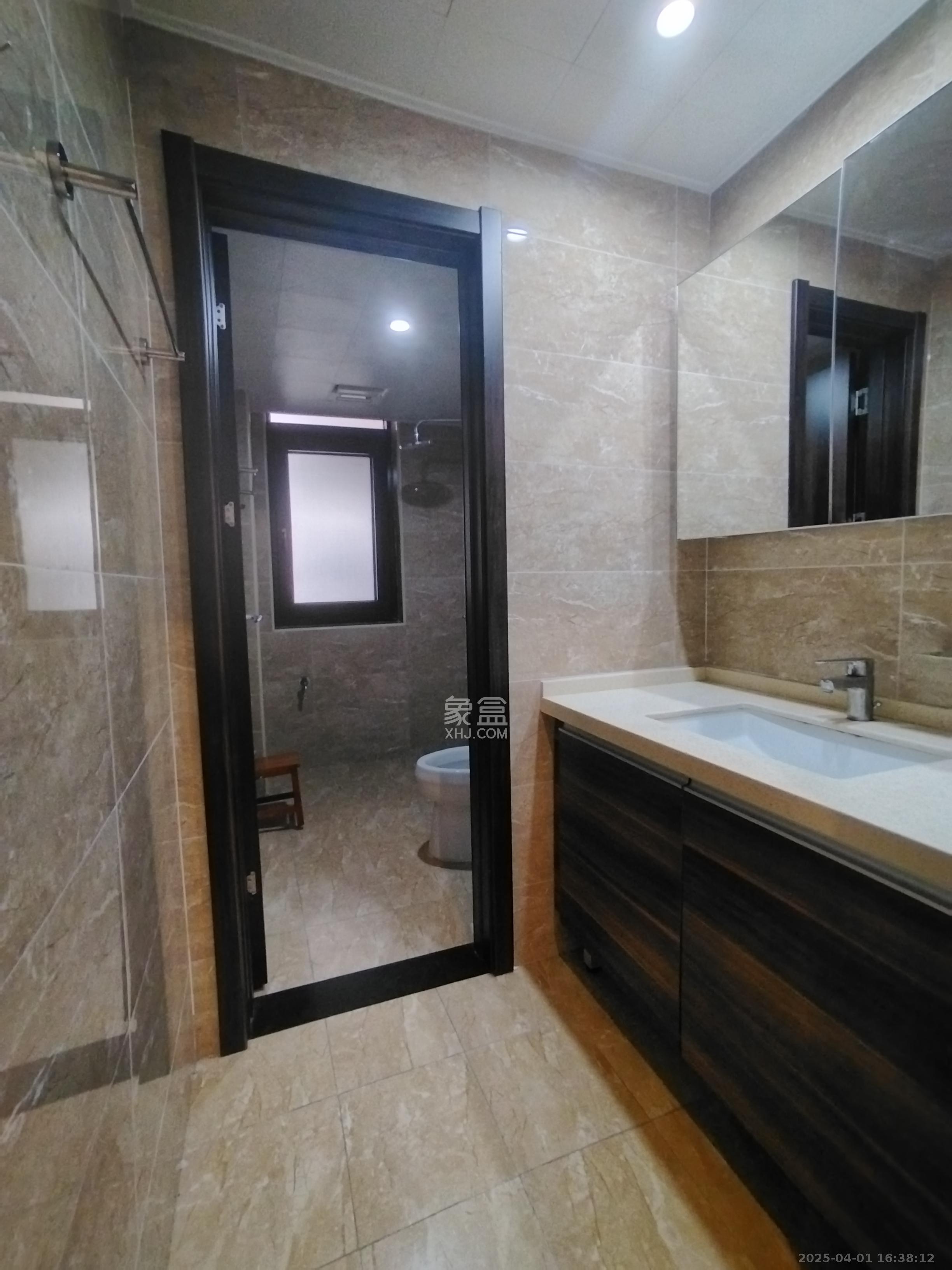 世茂外滩里(世茂铂翠湾三期) 4室2厅3卫 12800.0元/月 世茂外滩里(世茂铂翠湾三期) 4室2厅3卫 12800.0元/月室内图