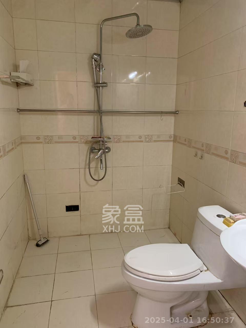 柠檬丽都  3室2厅2卫   2400.00元/月室内图