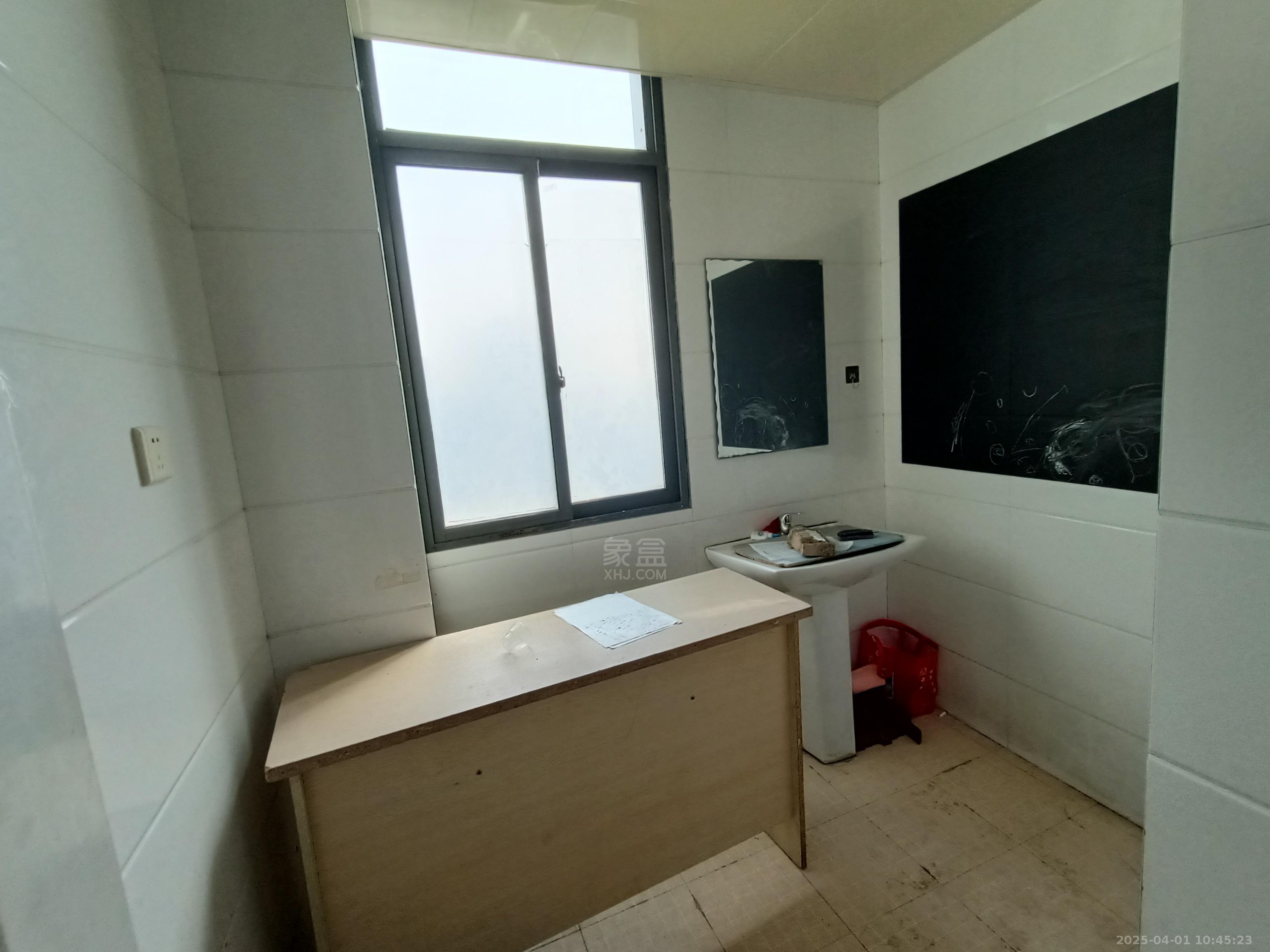 金茂尚都天台路123号 1室1厅0卫 900.0元/月 金茂尚都天台路123号 1室1厅0卫 900.0元/月室内图