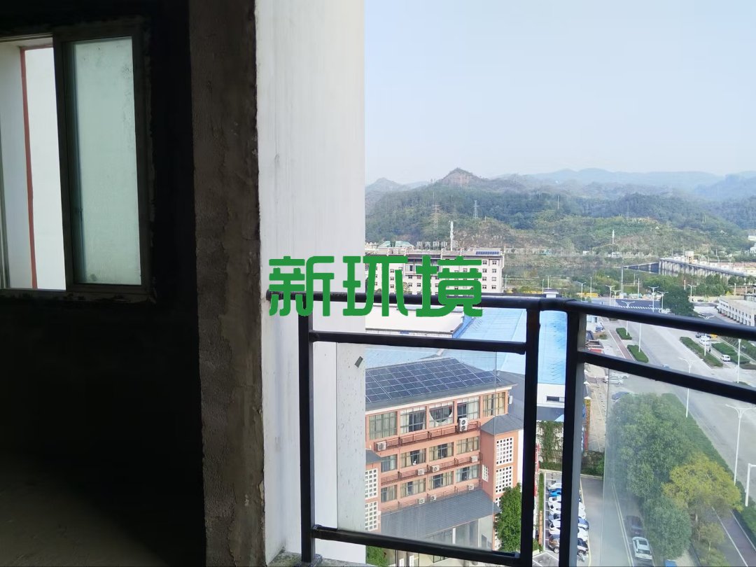 东城首座  3室2厅2卫   52.00万客厅